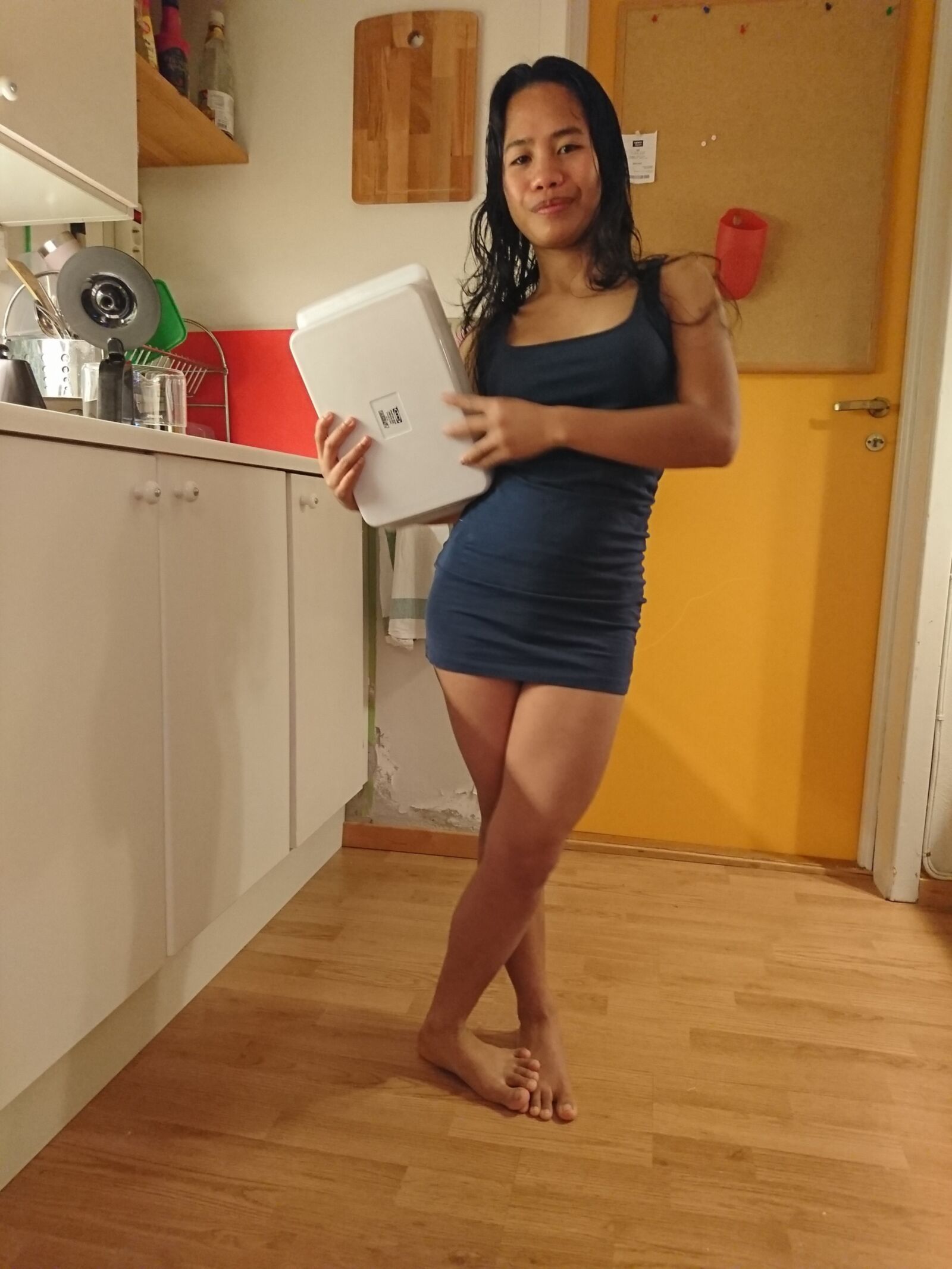 Asian amateur girl in the kitchen