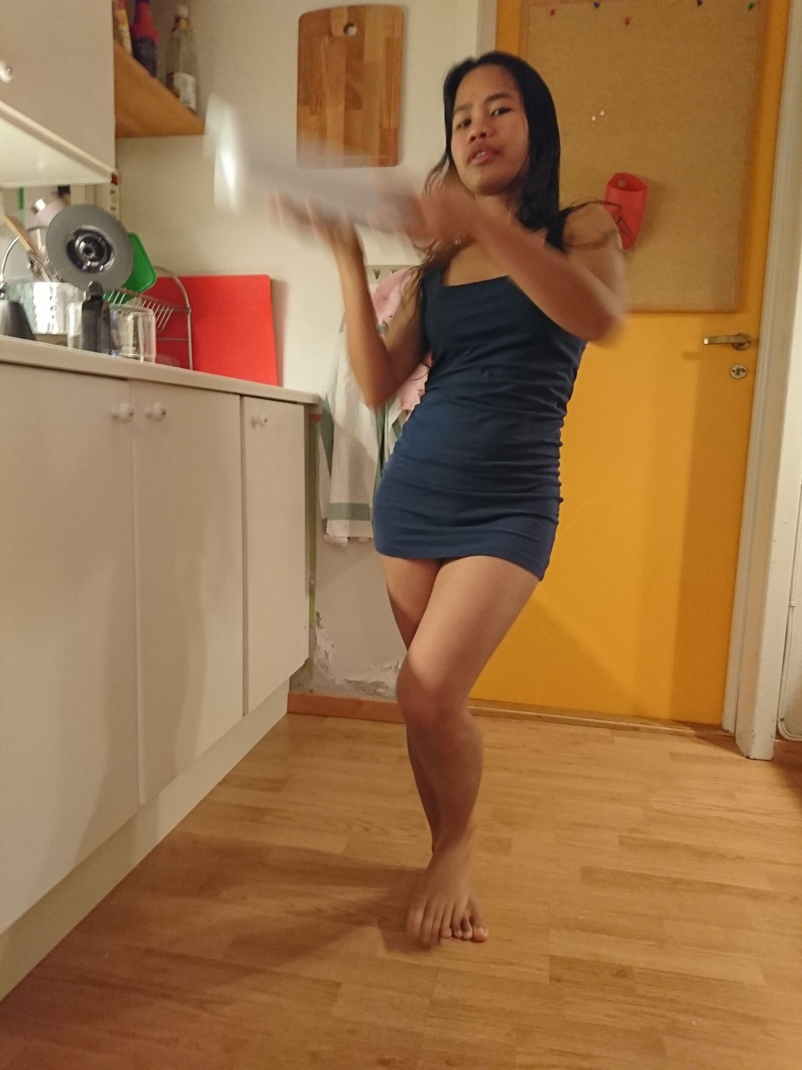 Asian amateur girl in the kitchen