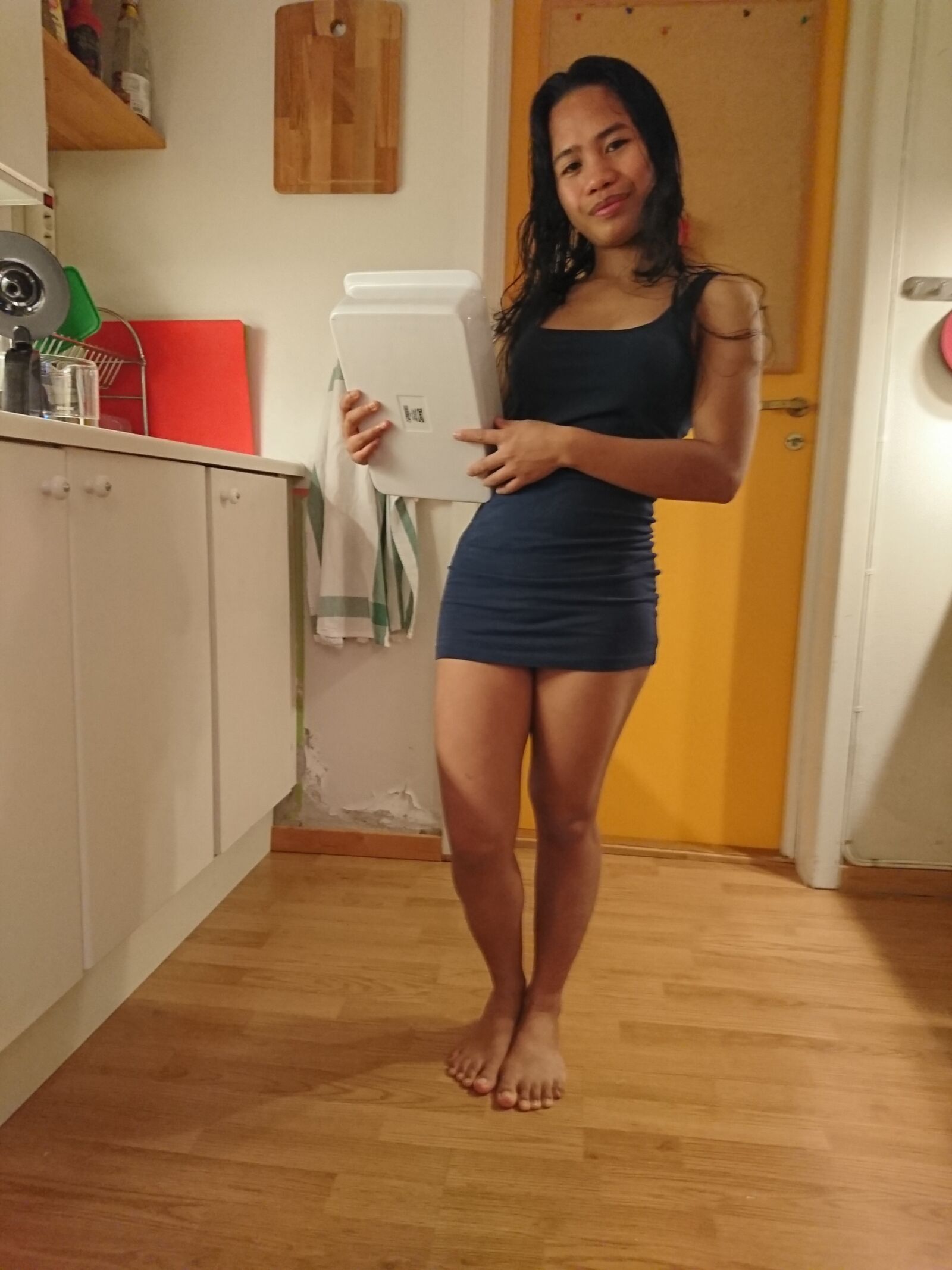 Asian amateur girl in the kitchen