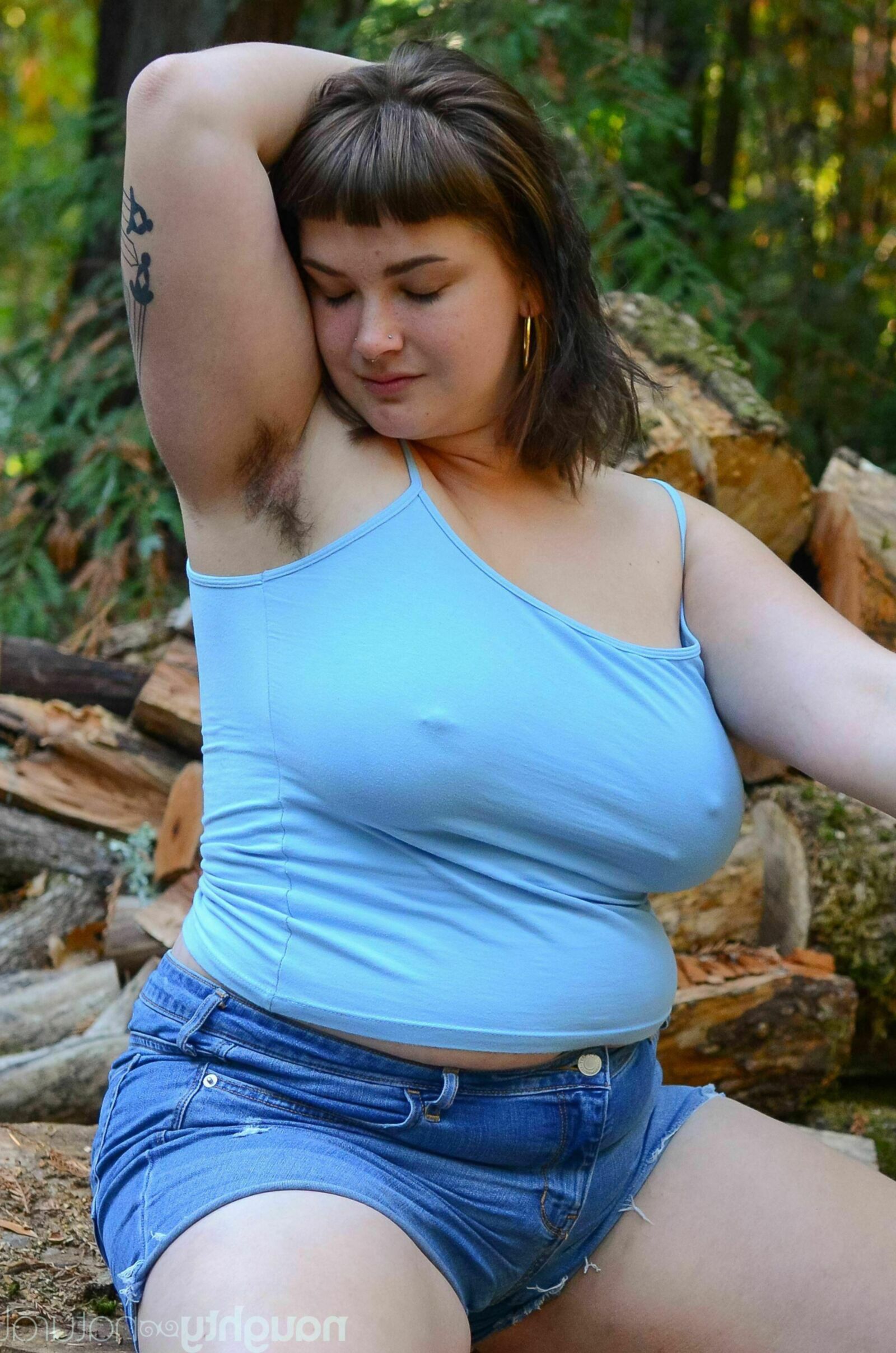 BBW with  sveaty and hairy armpits