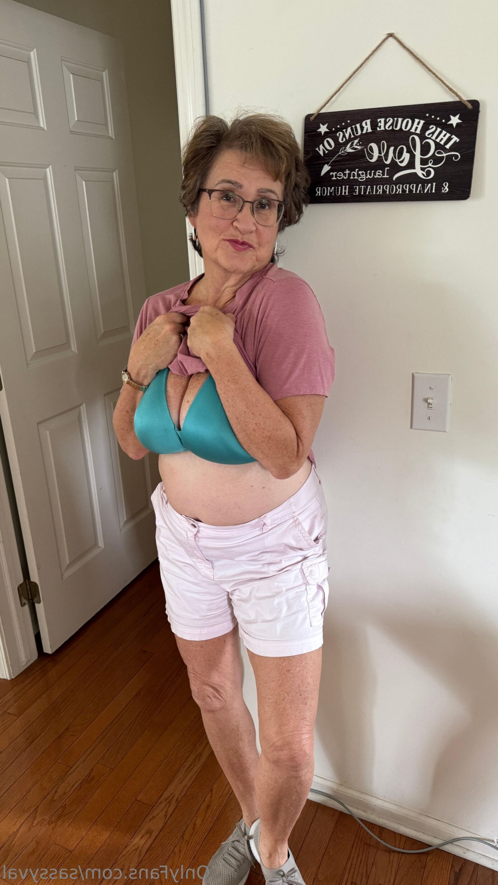 Granny "SassyVal" on OnlyFans Leaked Photos