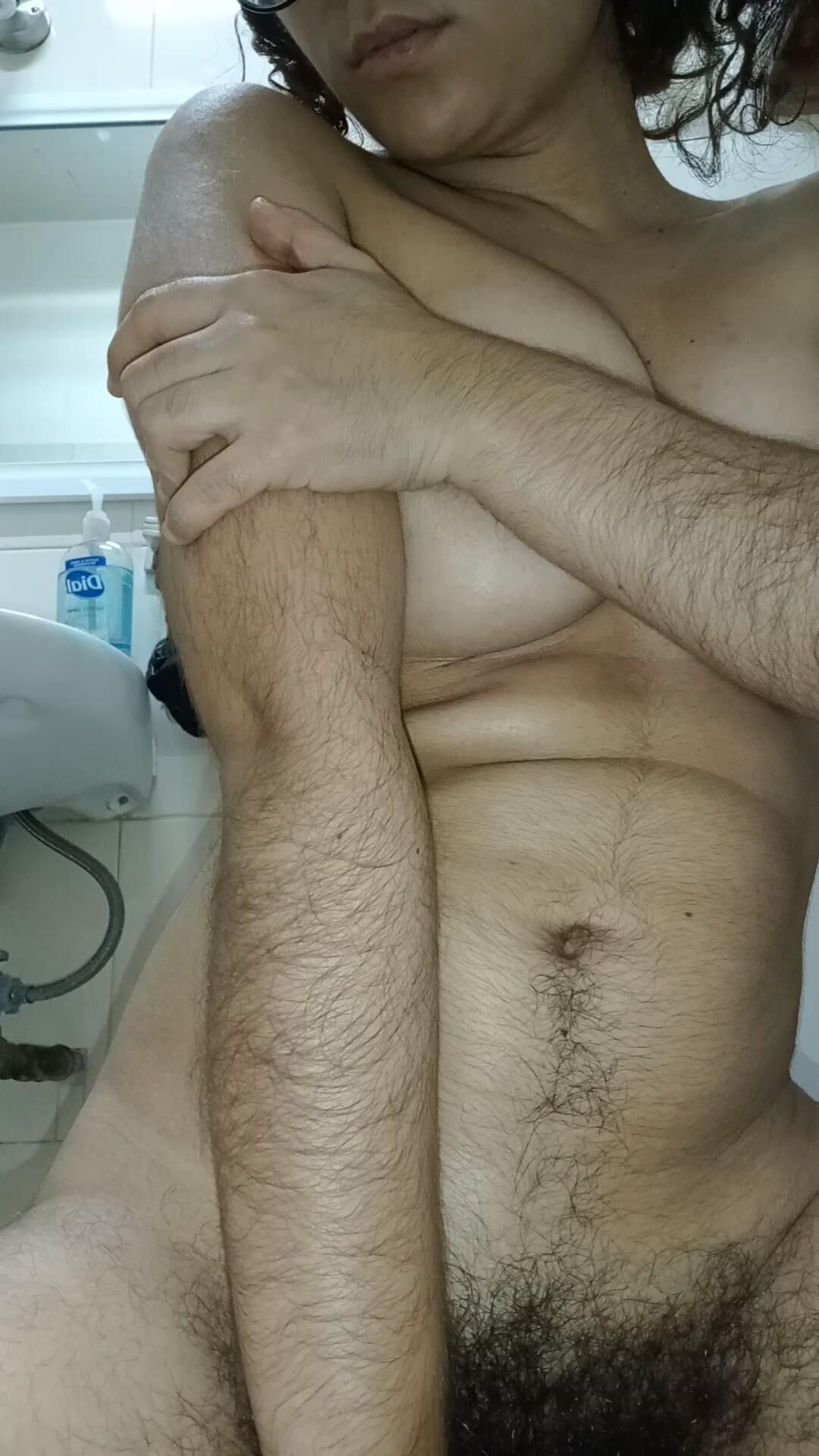 Brazos peludos quiero empaparme de semen