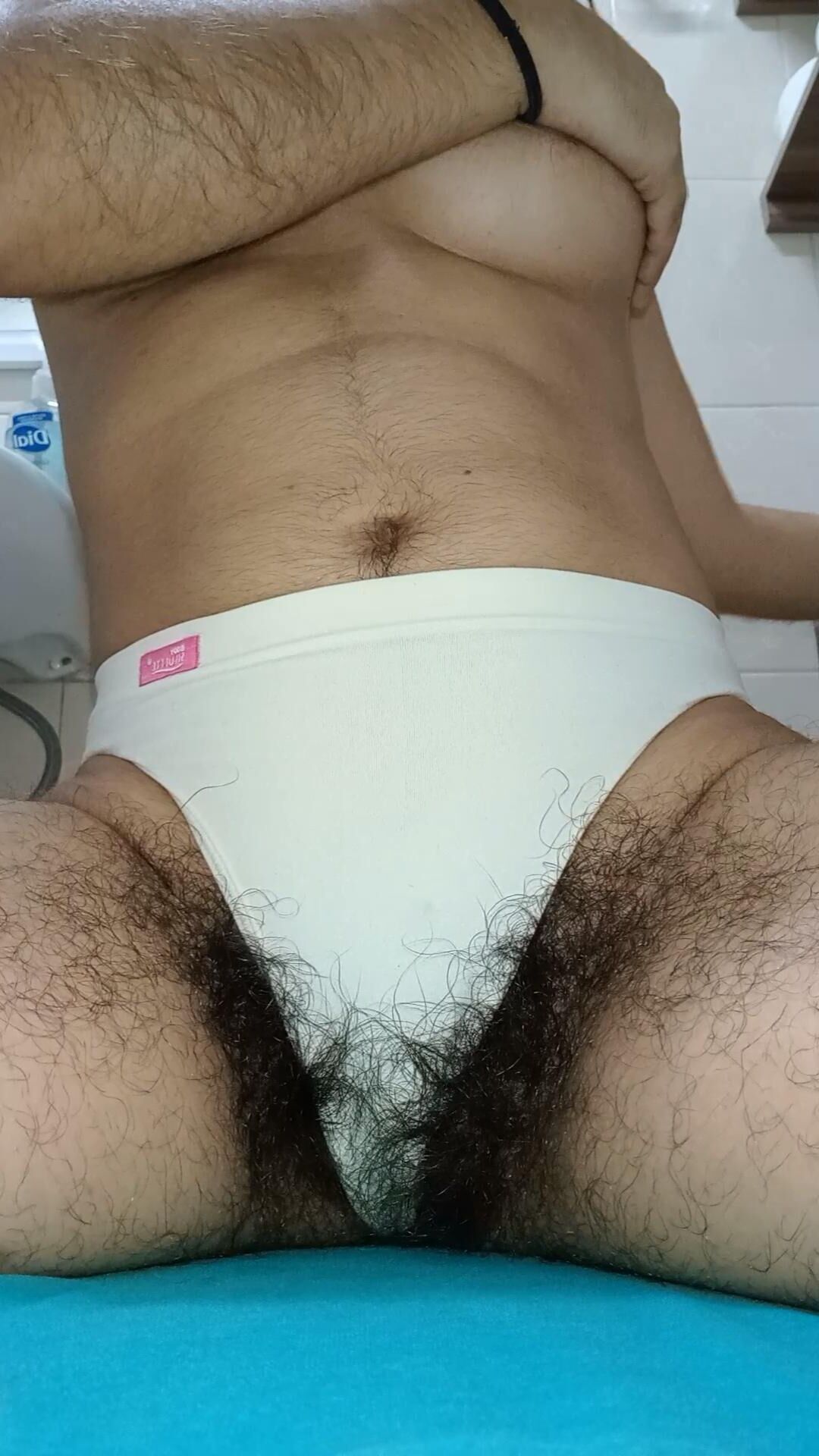 Brazos peludos quiero empaparme de semen