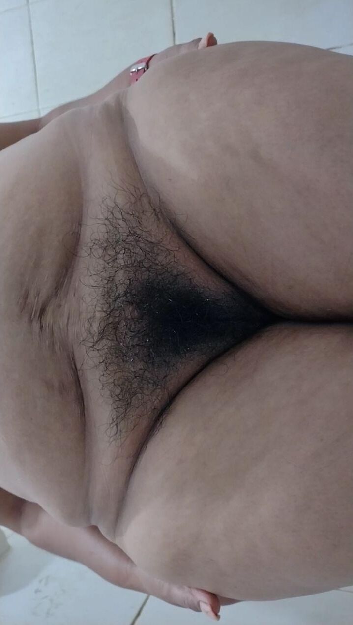 Hairy pussy mom