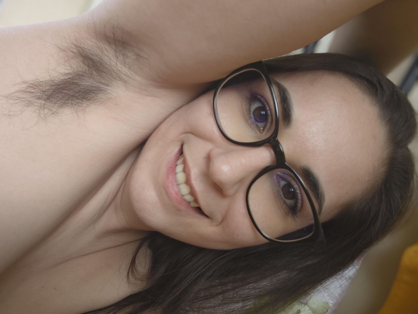 RedditのChelsek Hairy Brunette