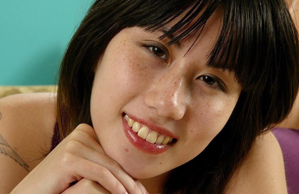 Süße haarige asiatische Teen Chiaki