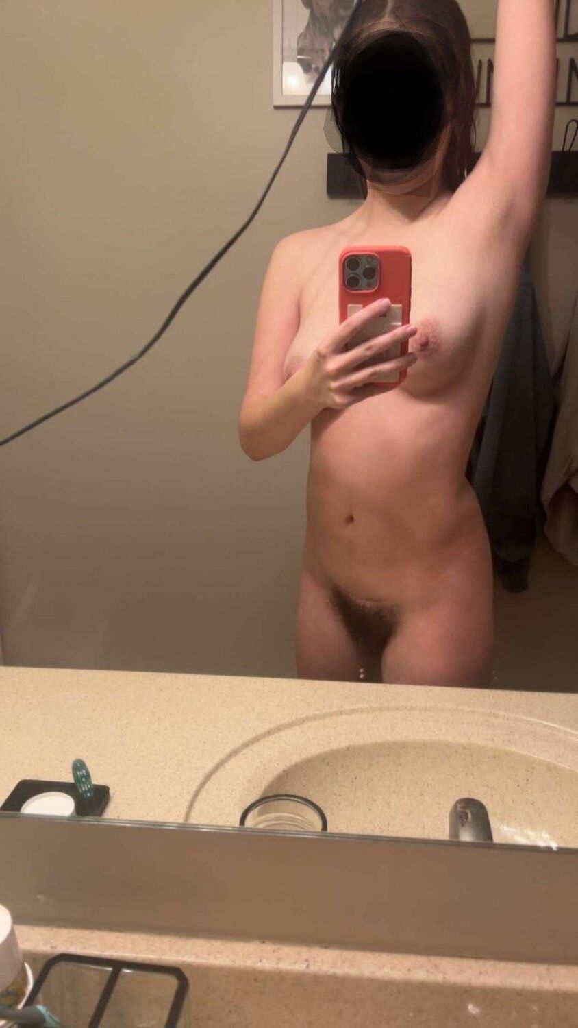 Maddie L Hot Hairy Weblut