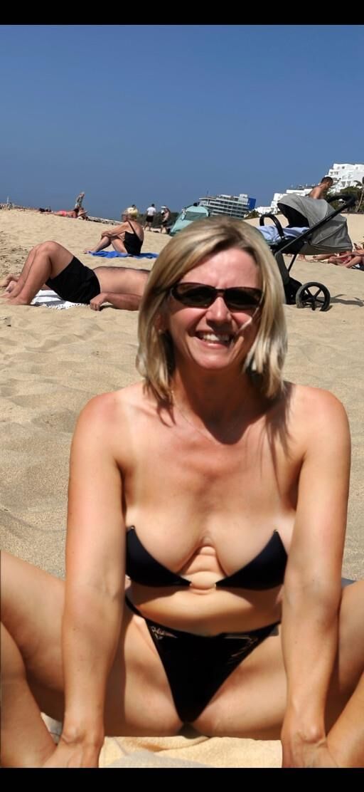 Belle milf sur la plage