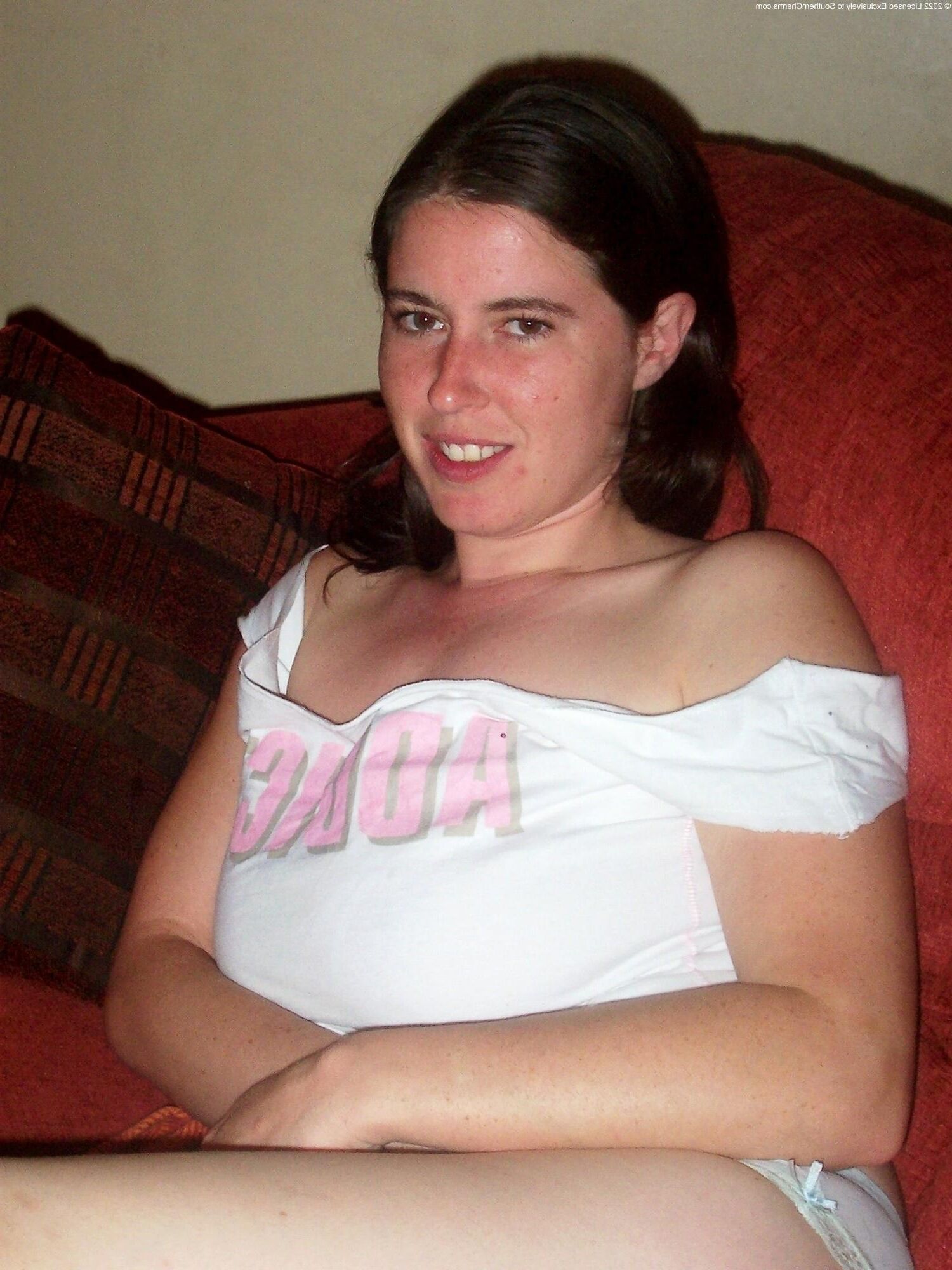 Janey Voluptuosa madura con grandes tetas y coño peludo y malvado