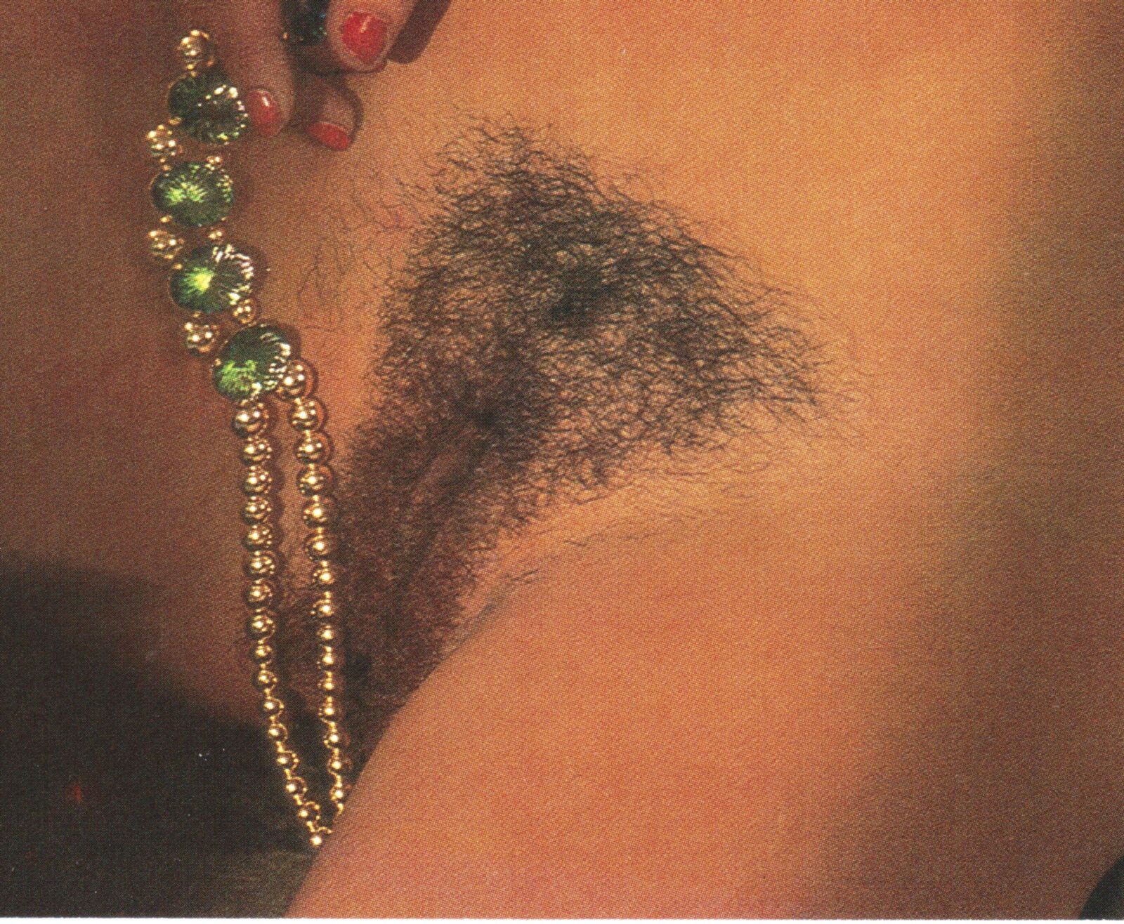 Donna's DDs (& thick bush.)