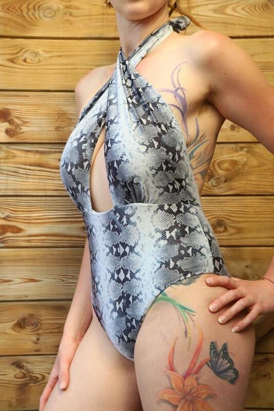 Haarige Hunnies in Onesies
