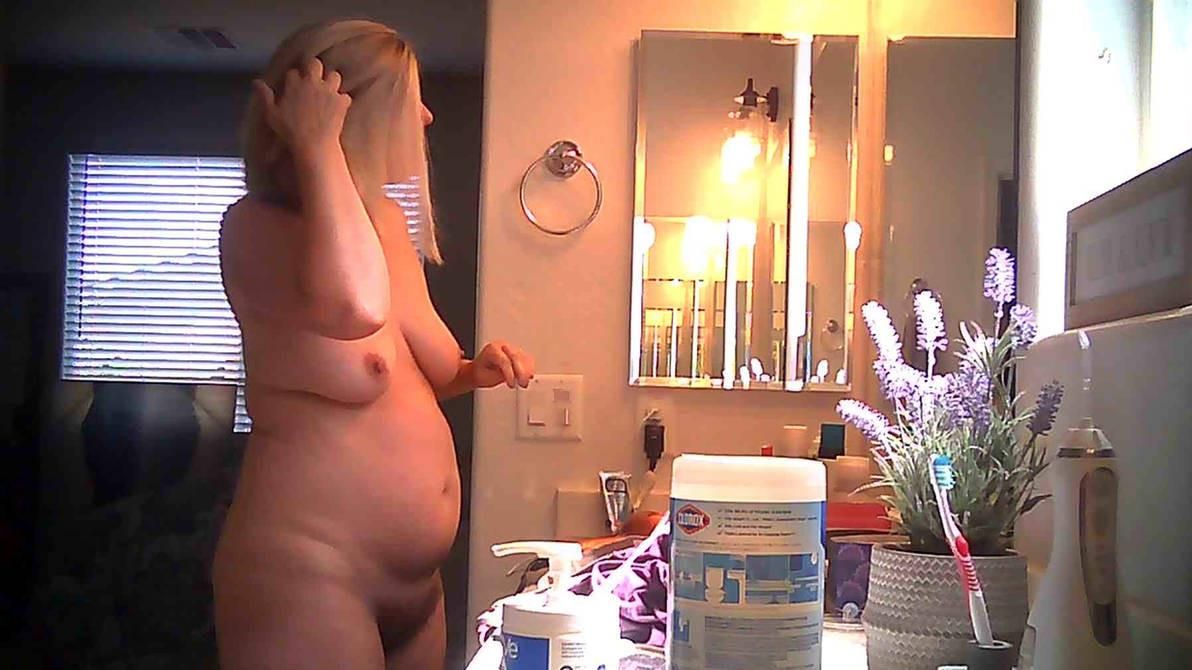 Bodenless und nackt blonde milf mit einer schönen haarigen Muschi