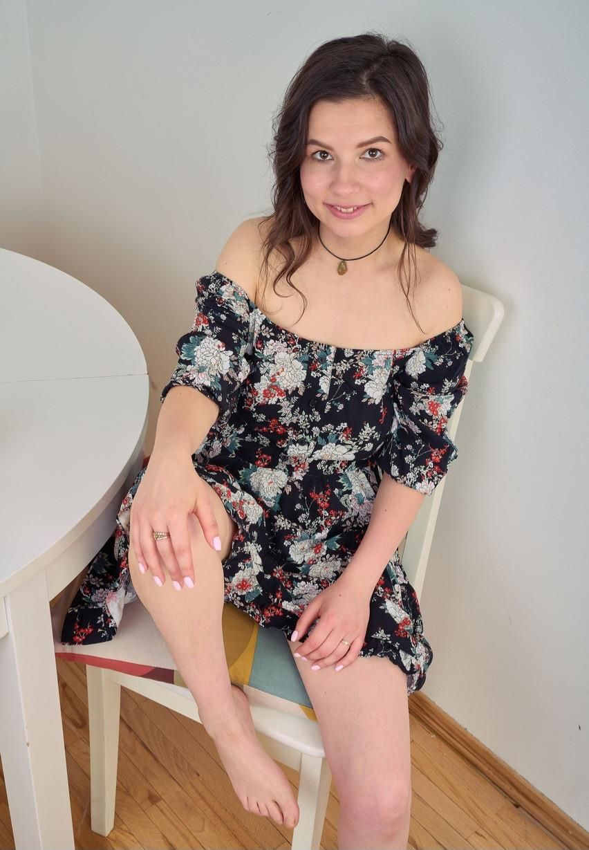 Wunderschöne haarige Milf mit großen schlaffischen Titten Tais Mersedes