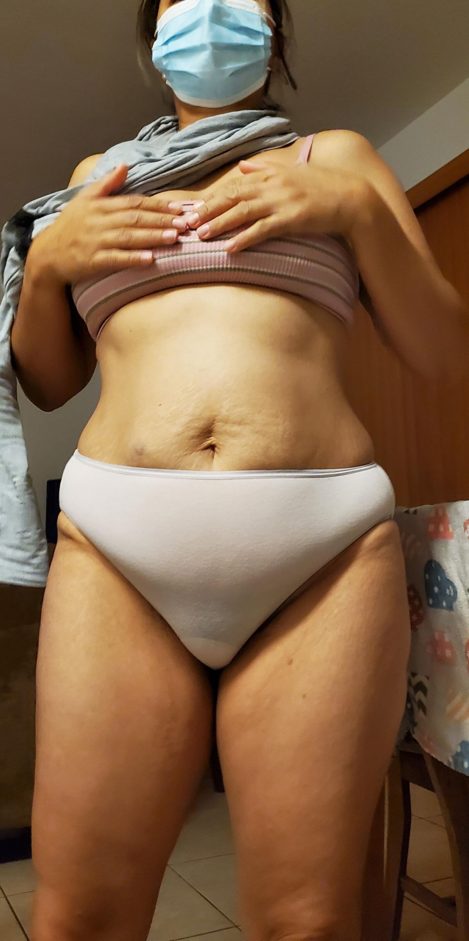 Patido Pussy Milf con máscara