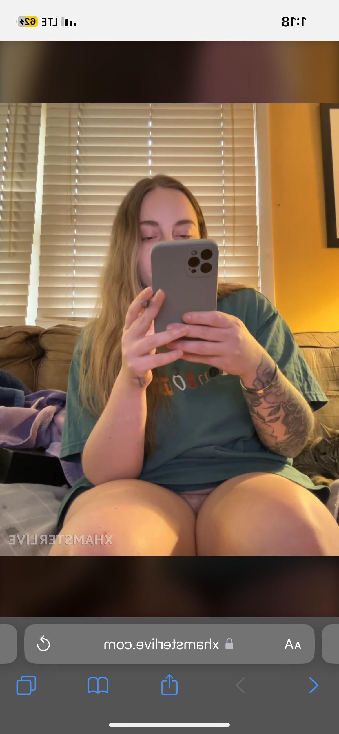 Bottomless blonde with a hairy pussy and tasty bootycrack 