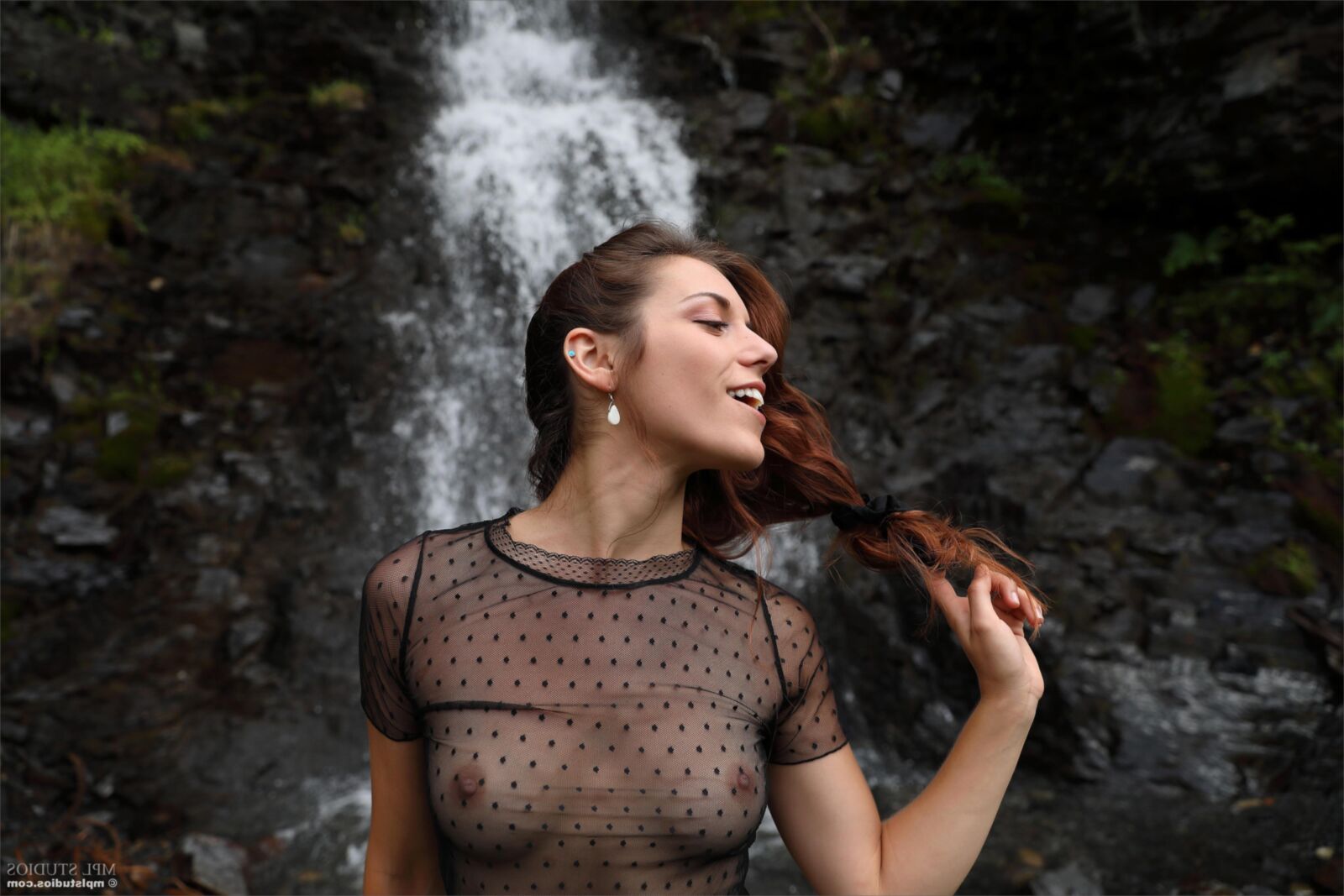 Elena Cachoeira e Flores