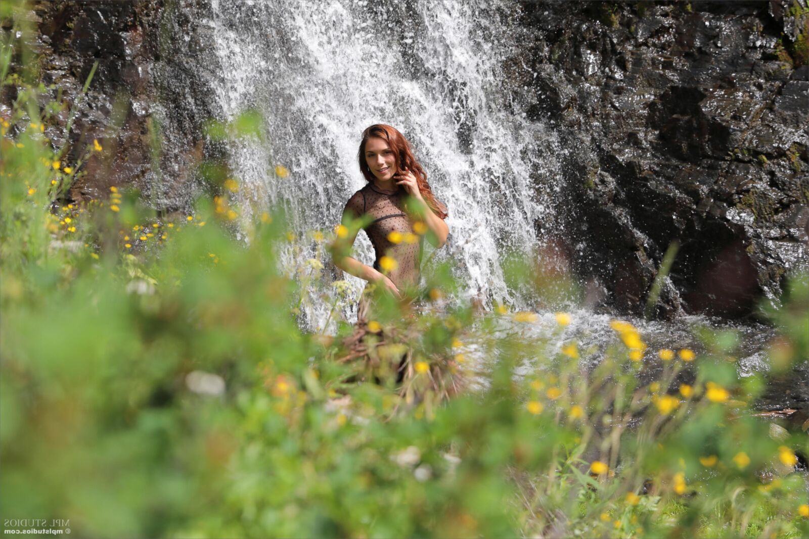 Elena Cachoeira e Flores