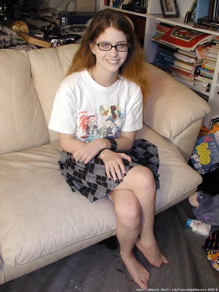 あなたの顔のための冬の毛むくじゃらの女と嫌いな人