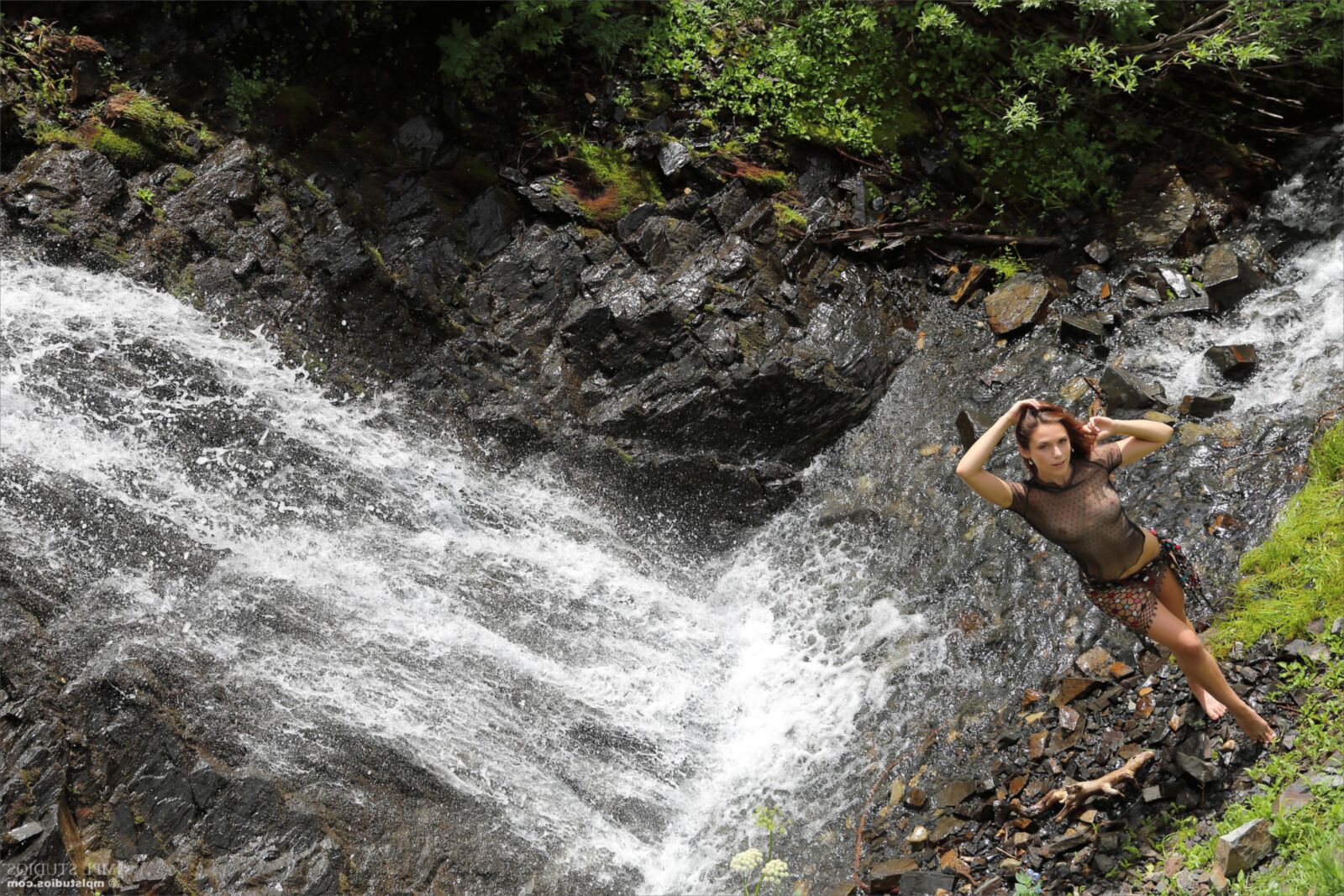 Elena Cachoeira e Flores