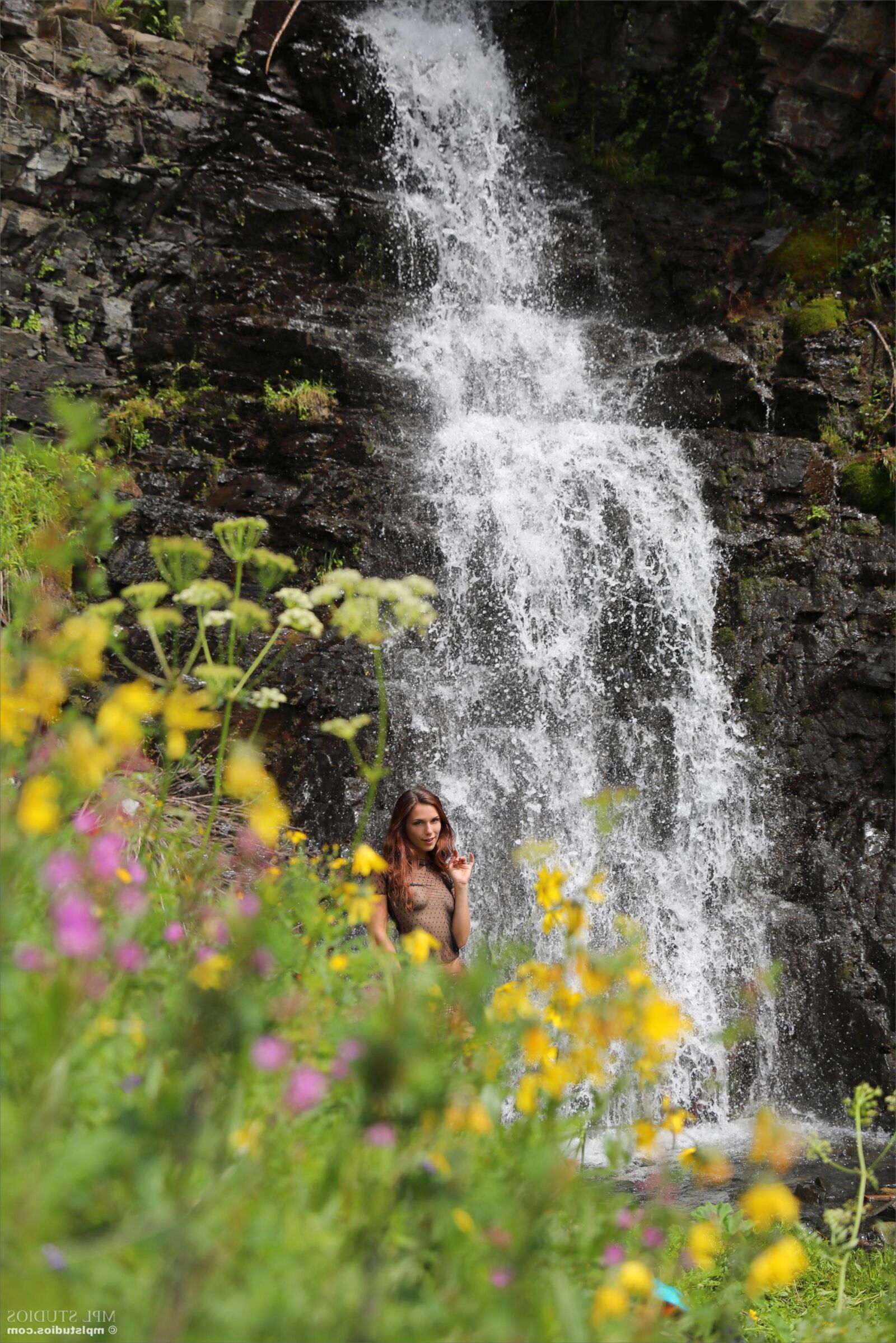 Elena Cachoeira e Flores