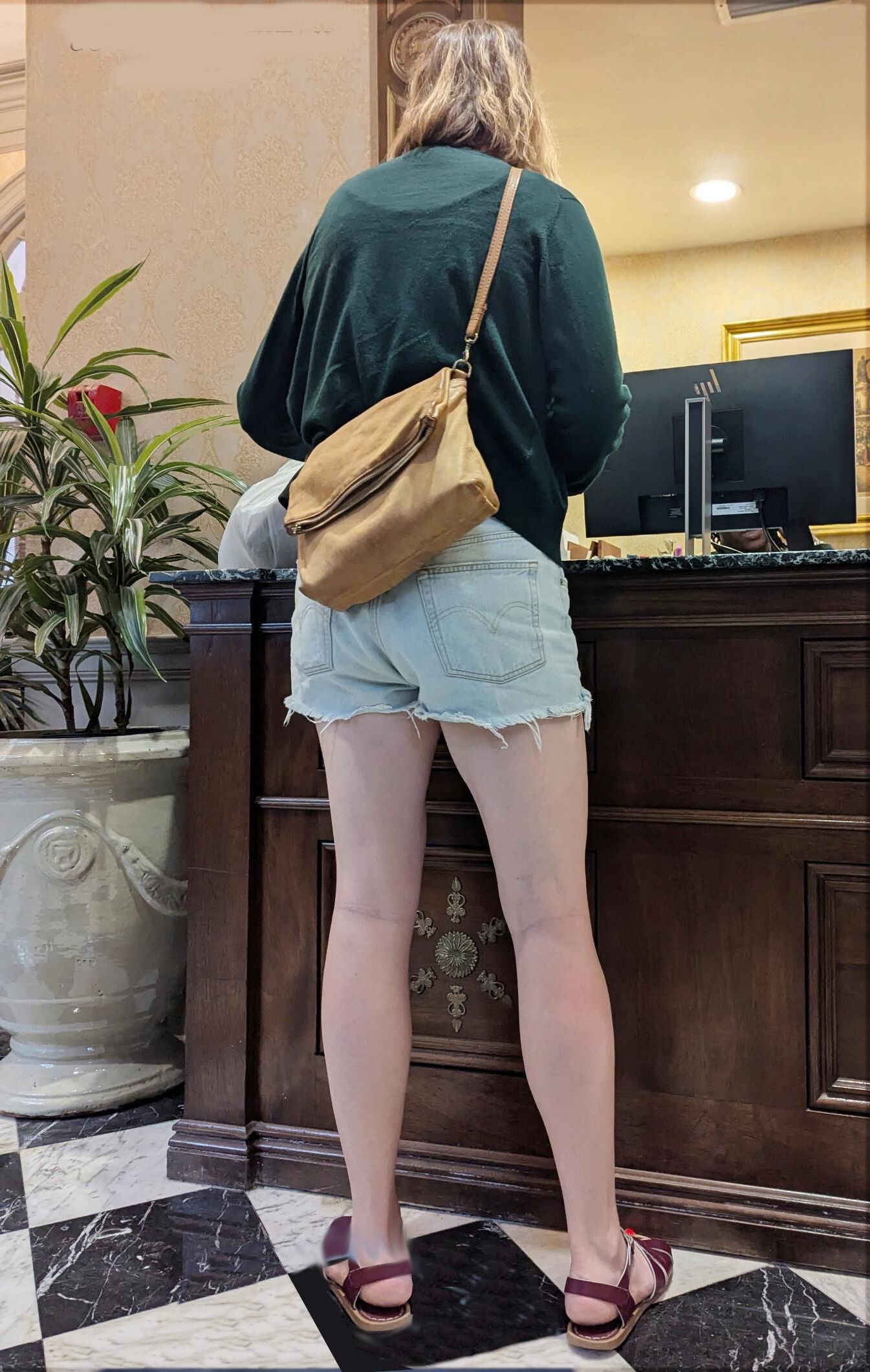 NON NUDE 