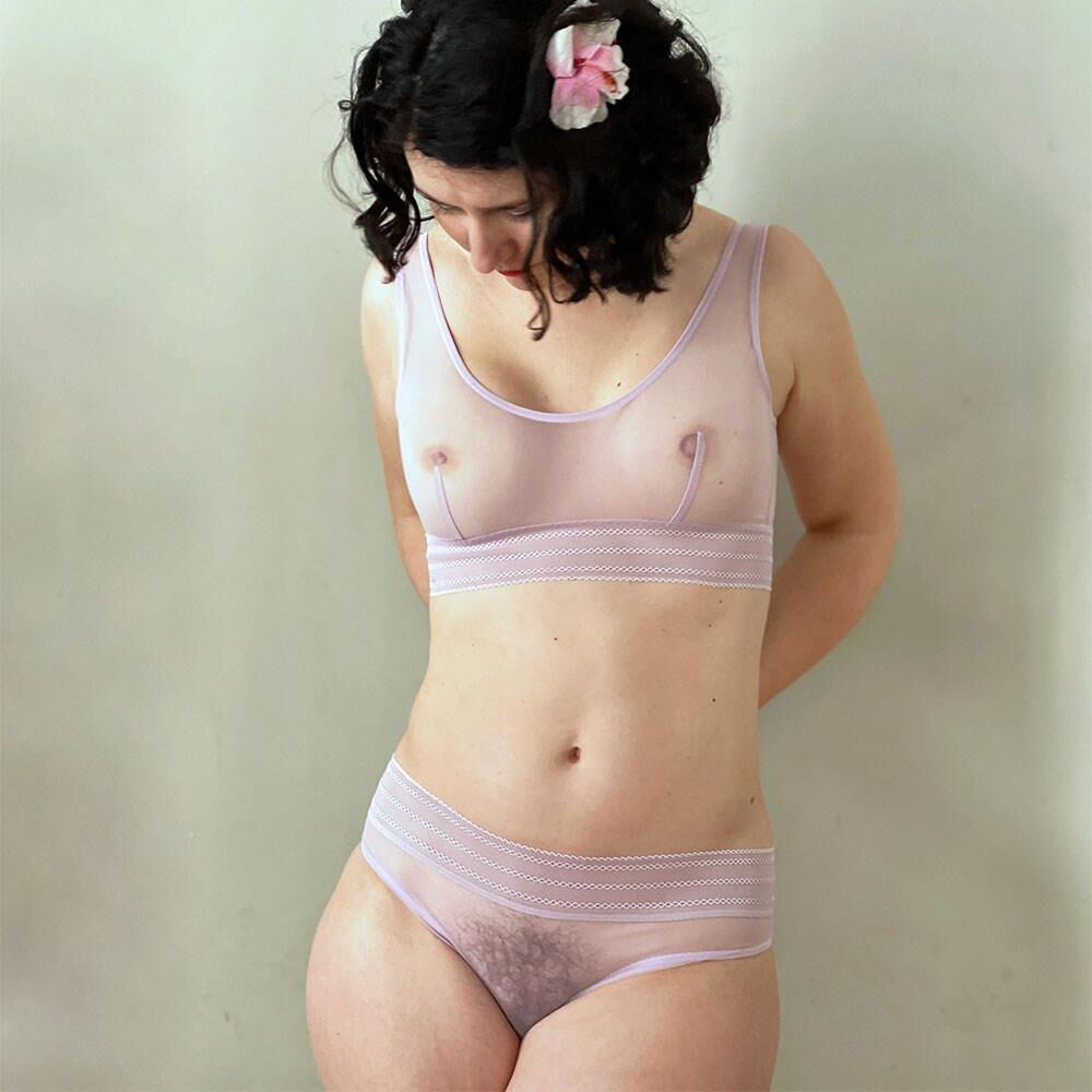 	Amour fou Lingerie et ses femmes poilues