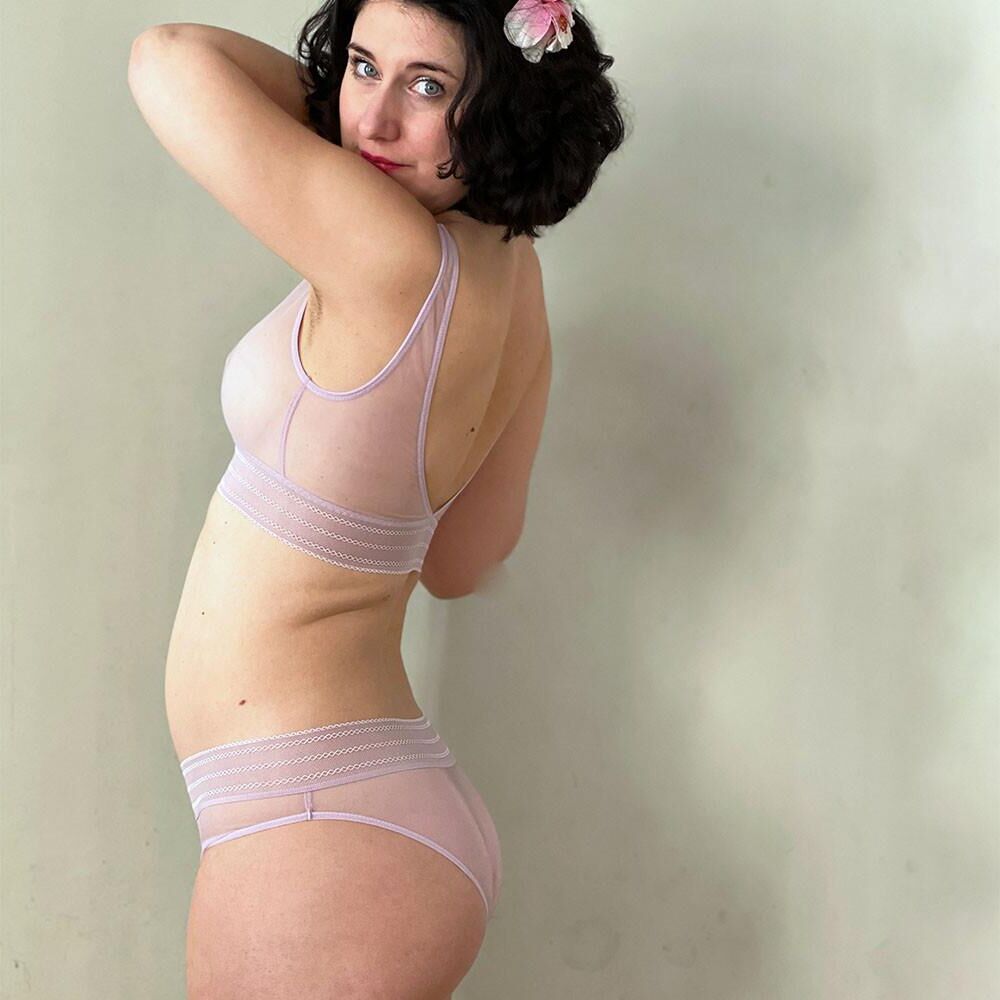 	Amour fou Lingerie et ses femmes poilues
