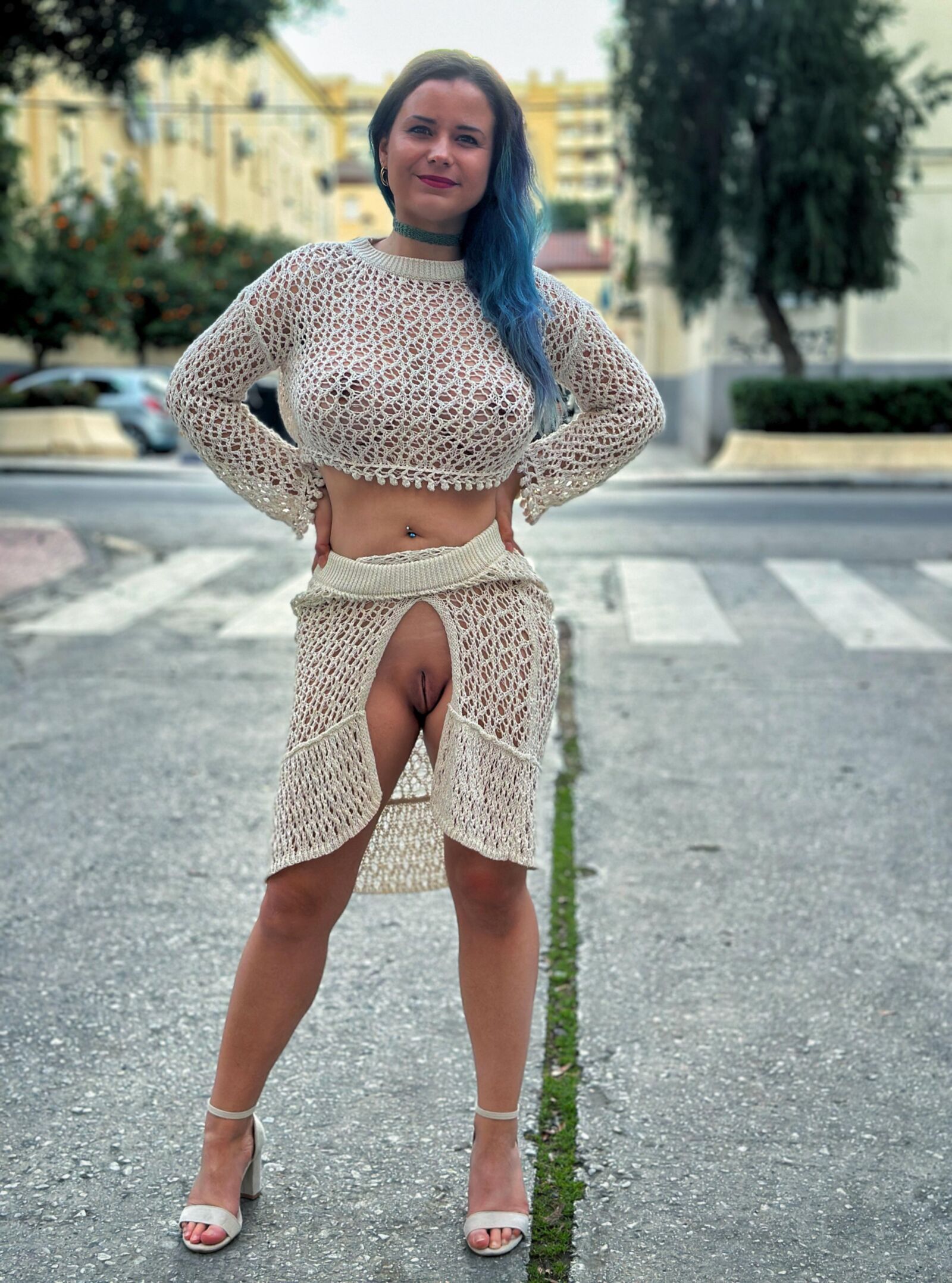 Bottomless / upskirt blue hair big pussy hairy pussy 