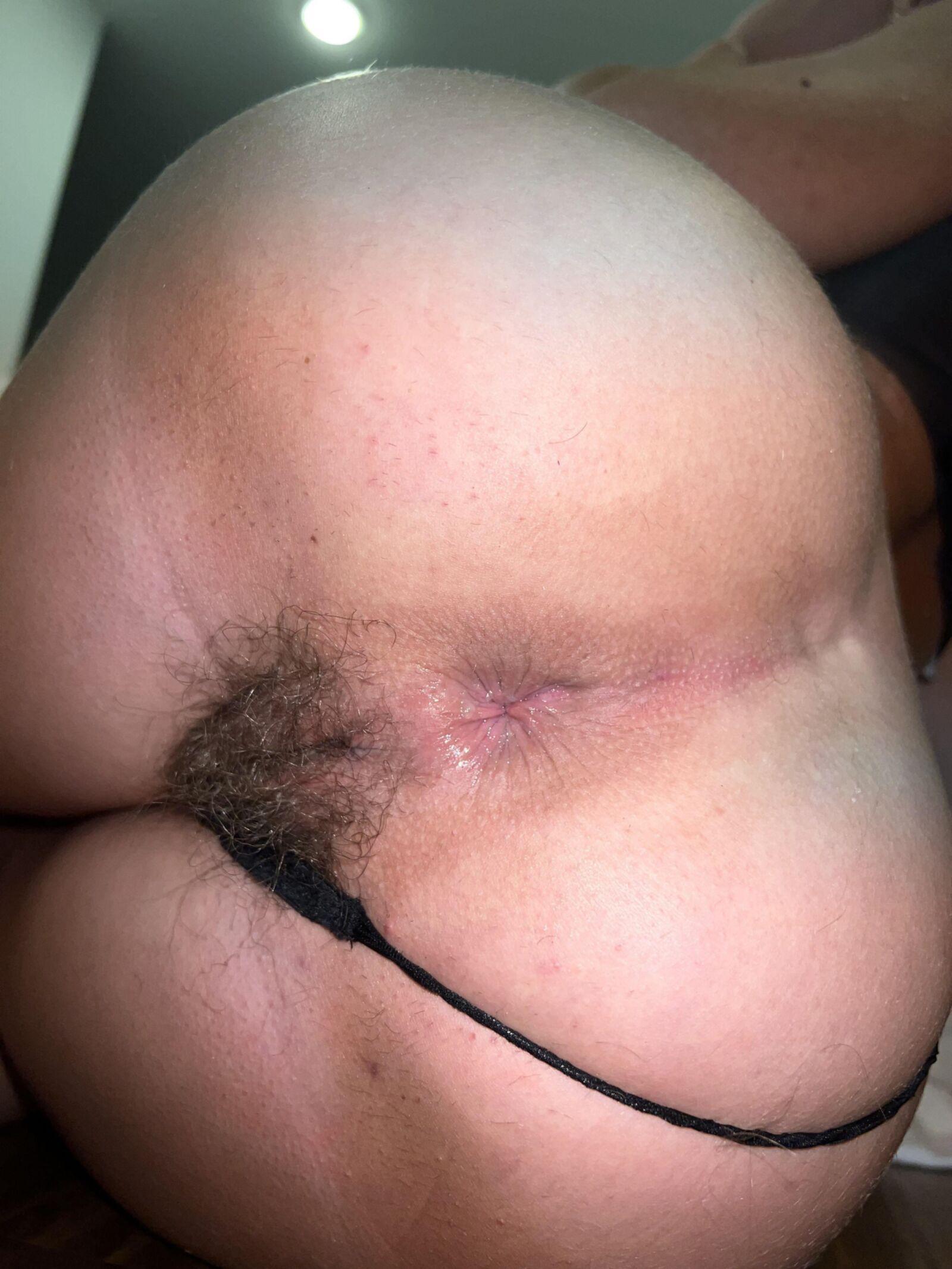 La Belle Inconne Vend Tres Bien Son Joli Cul Poilu