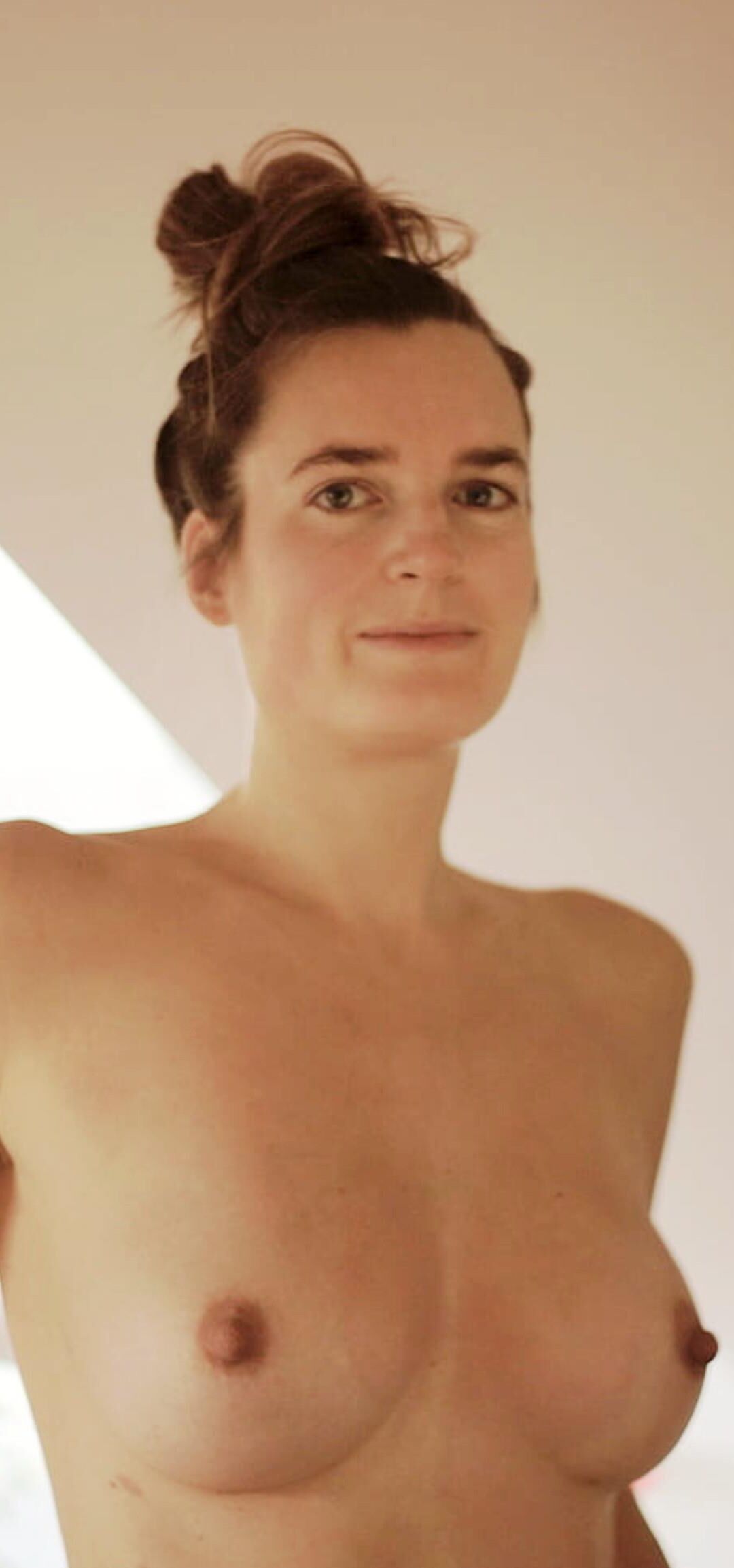 Belleza desnuda en el bosque