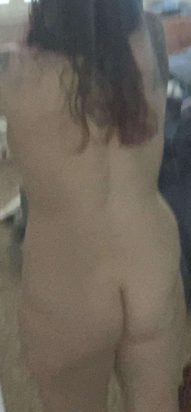 私が留守中に私をからかっている妻