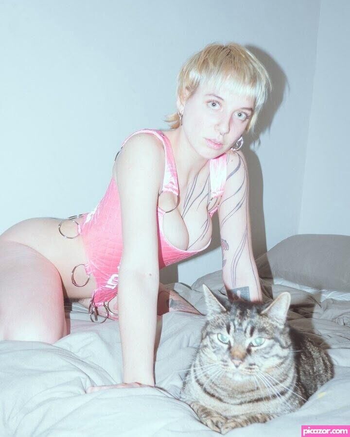 keterakete hairy, big titted babe from Berlin