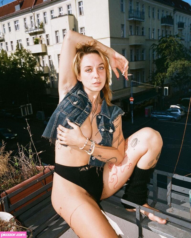 keterakete hairy, big titted babe from Berlin
