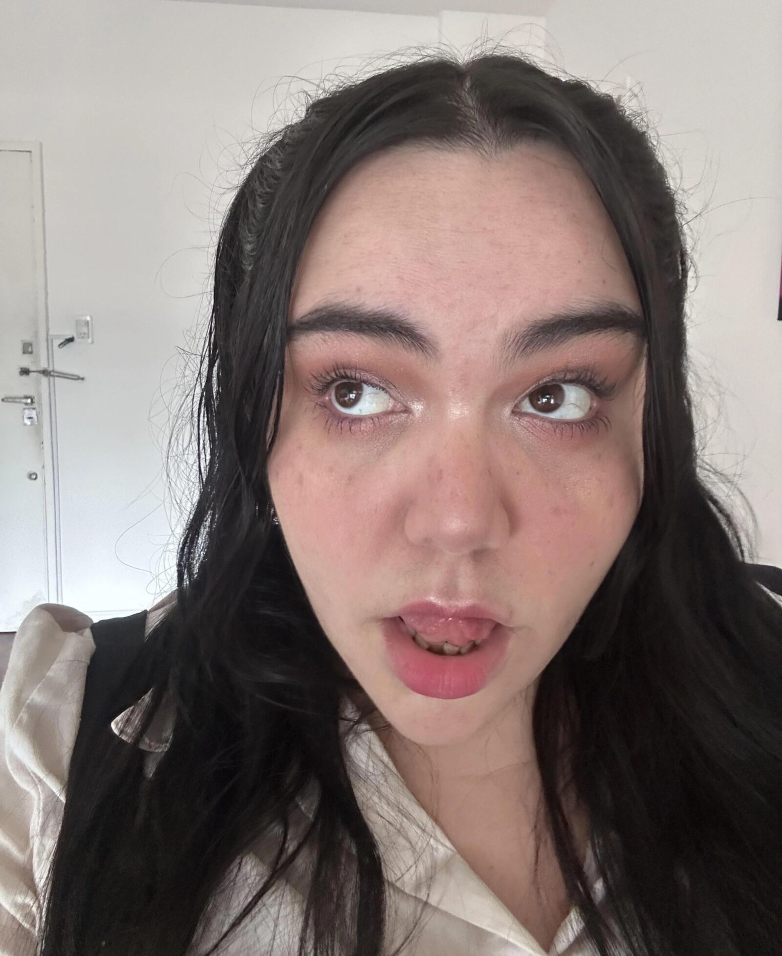 BBW светлая кожа латинская волосатая киска Lola Brownie