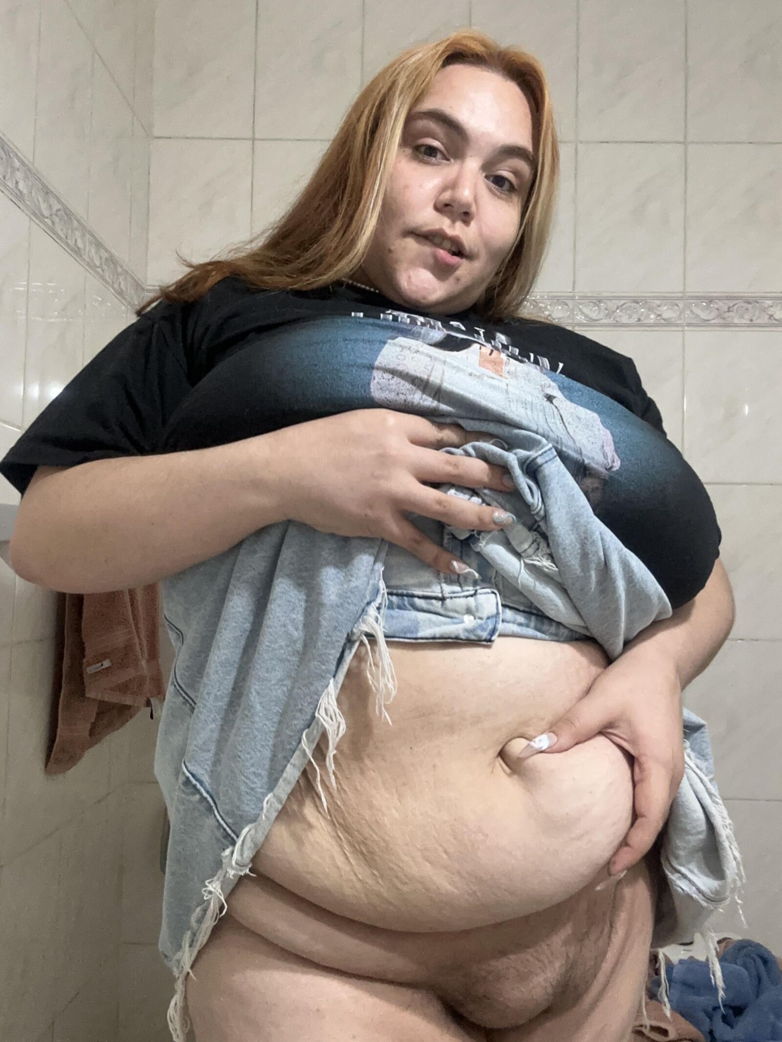 BBW светлая кожа латинская волосатая киска Lola Brownie