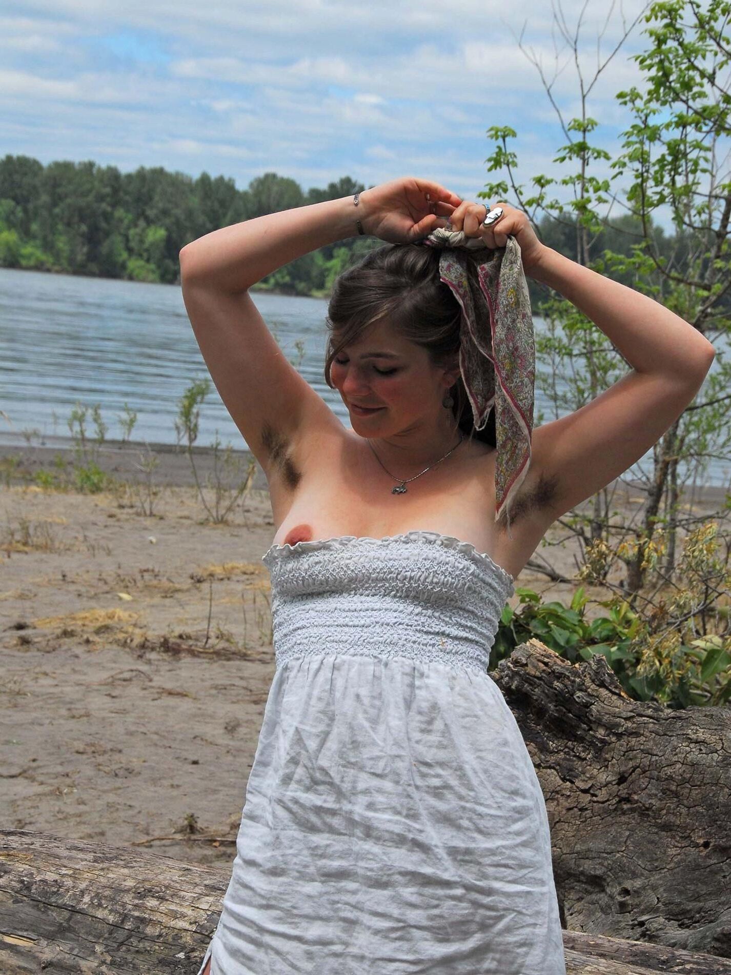 Hippiegoddess Araya Hairy Amateur Strips