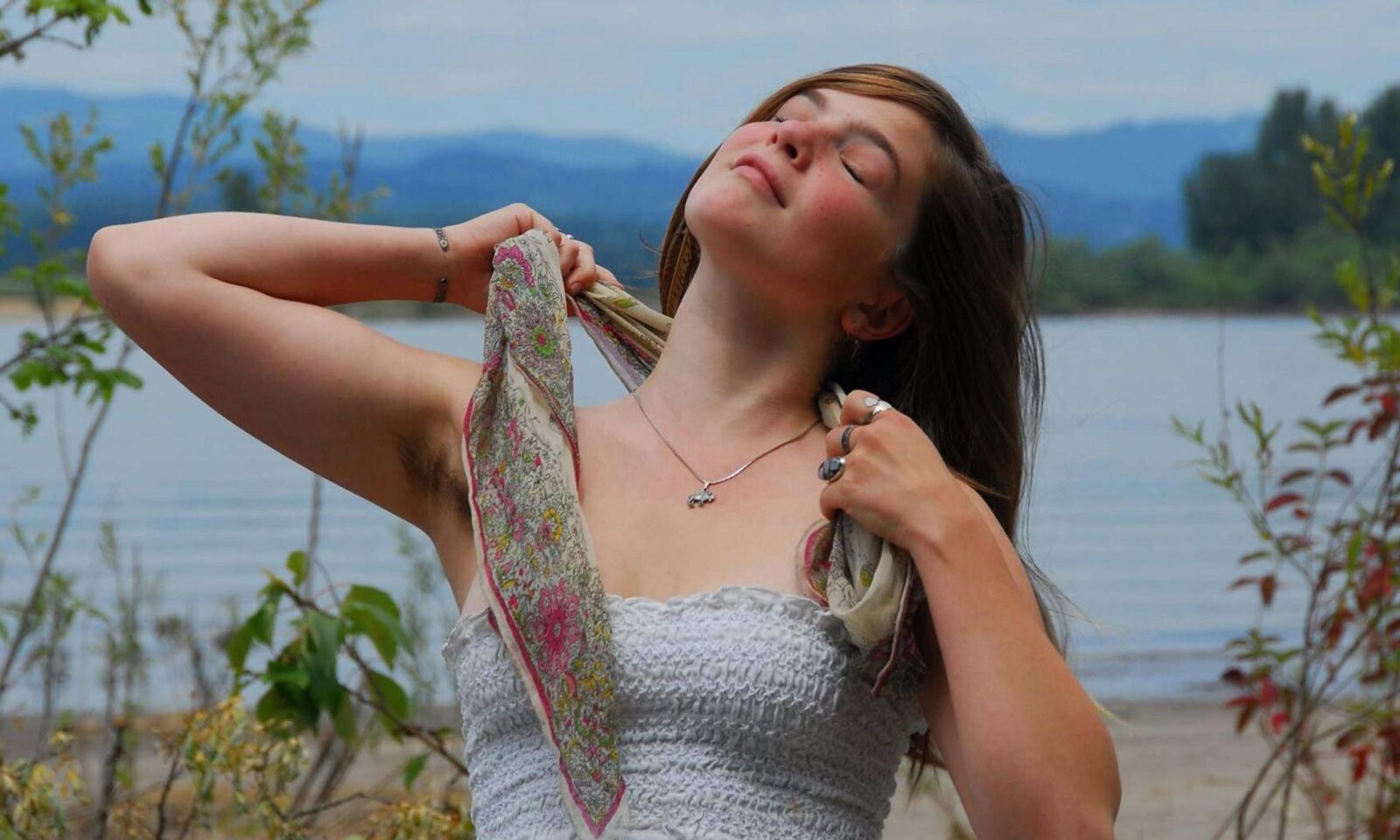 Hippiegoddess Araya Hairy Amateur Strips
