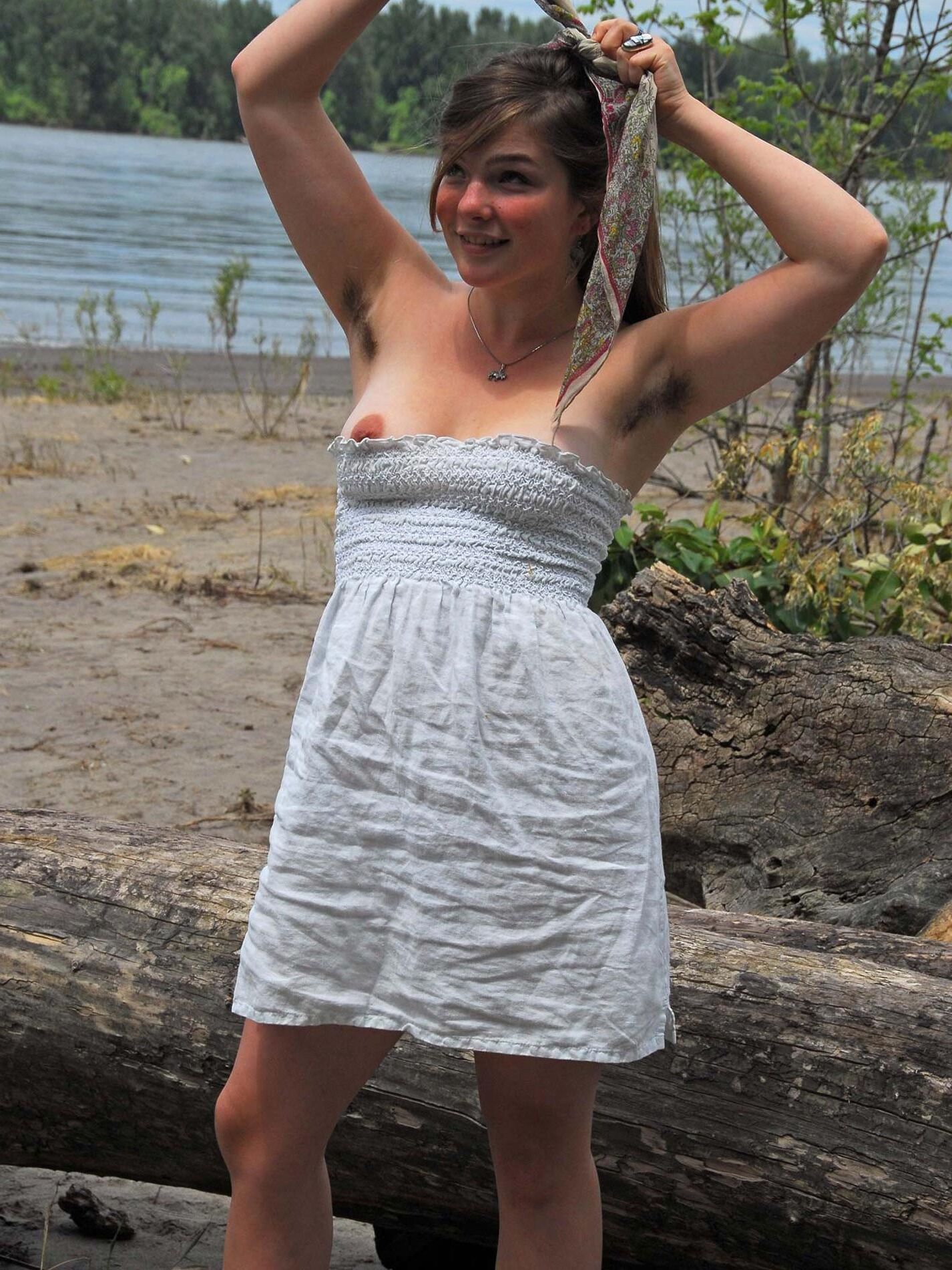 Hippiegoddess Araya Hairy Amateur Strips