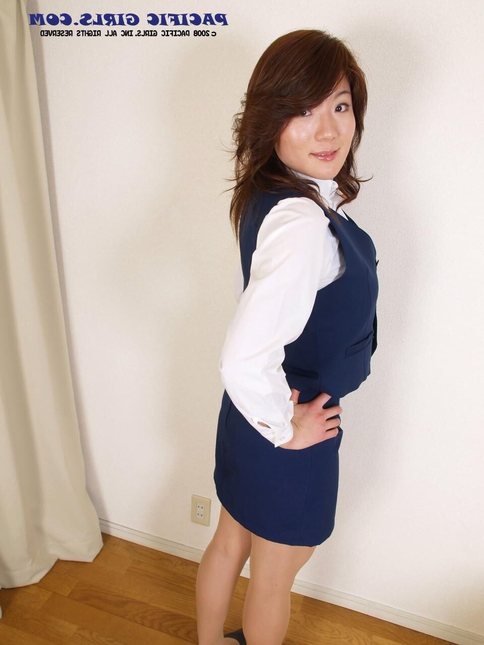 Pacificgirls Keito nach Hause aus dem Büro
