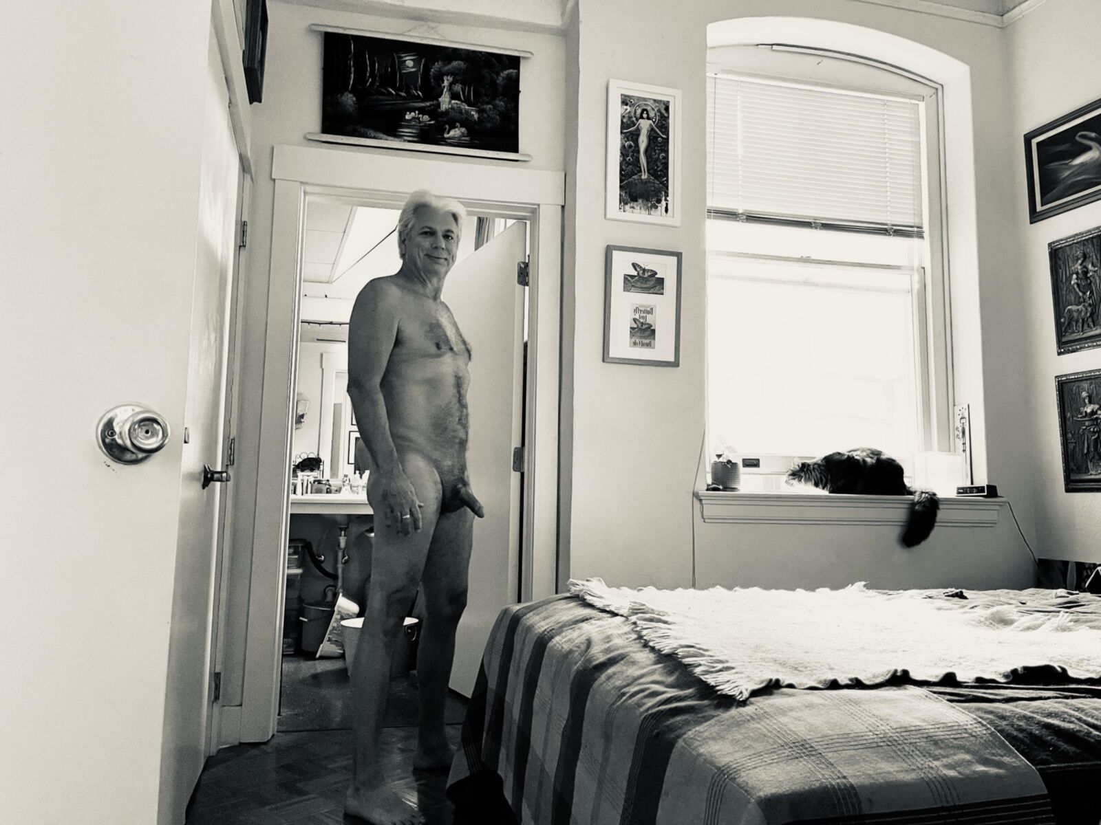 I Love to be Naked in Black and White