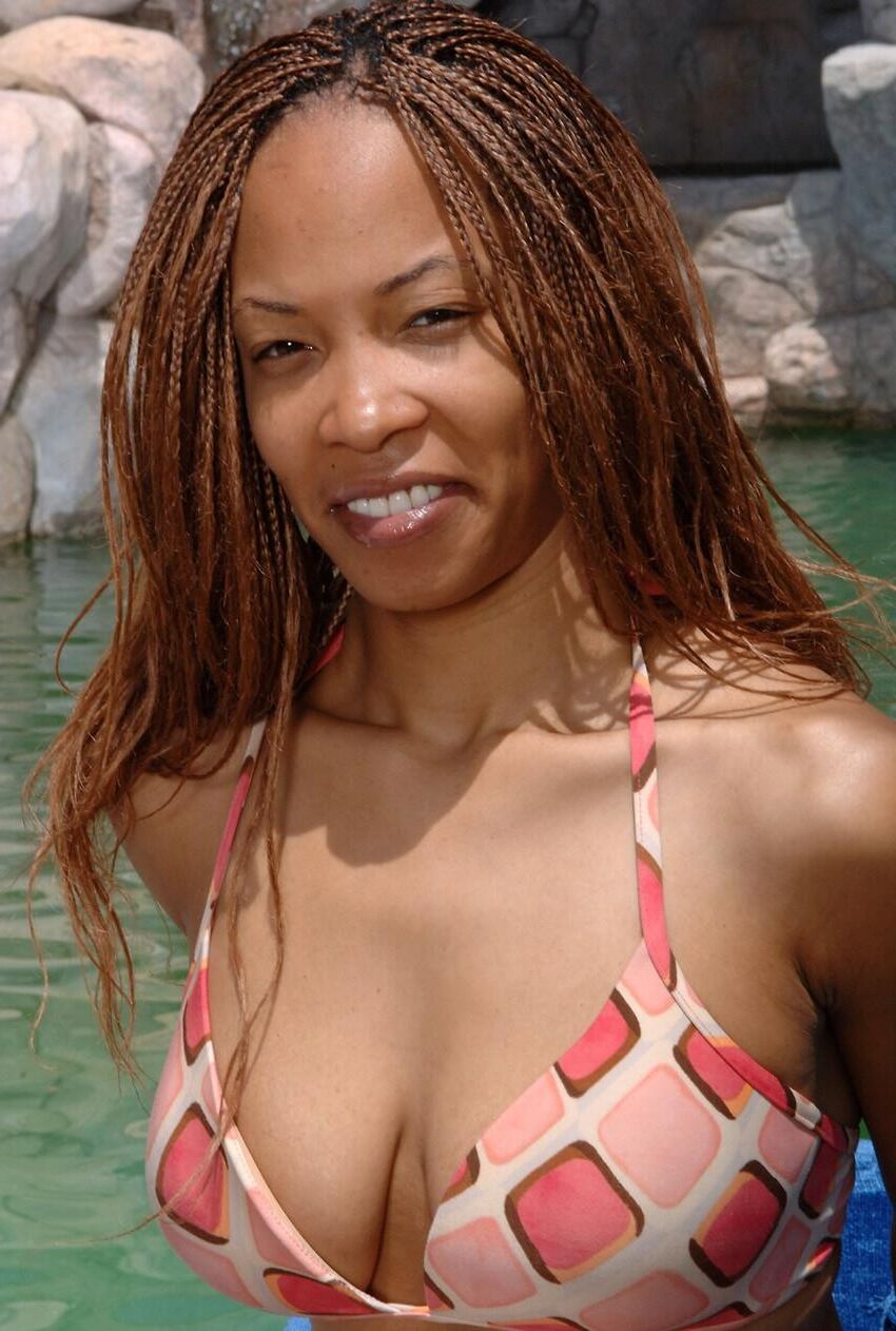 Wunderschönes älteres Ebony Babe mit haariger Fotze und schlaffe Titten Schicksal