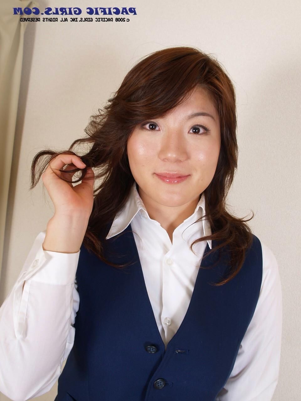 Pacificgirls Keito nach Hause aus dem Büro