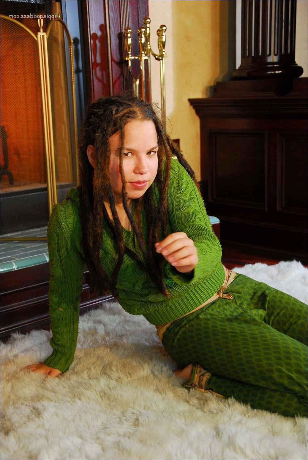 Hippiegoddess Ivy Bt das Feuer
