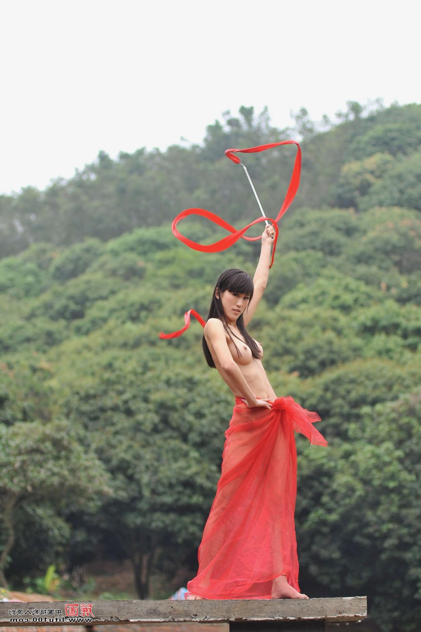 Litu HUAN Sexy in the outdoors