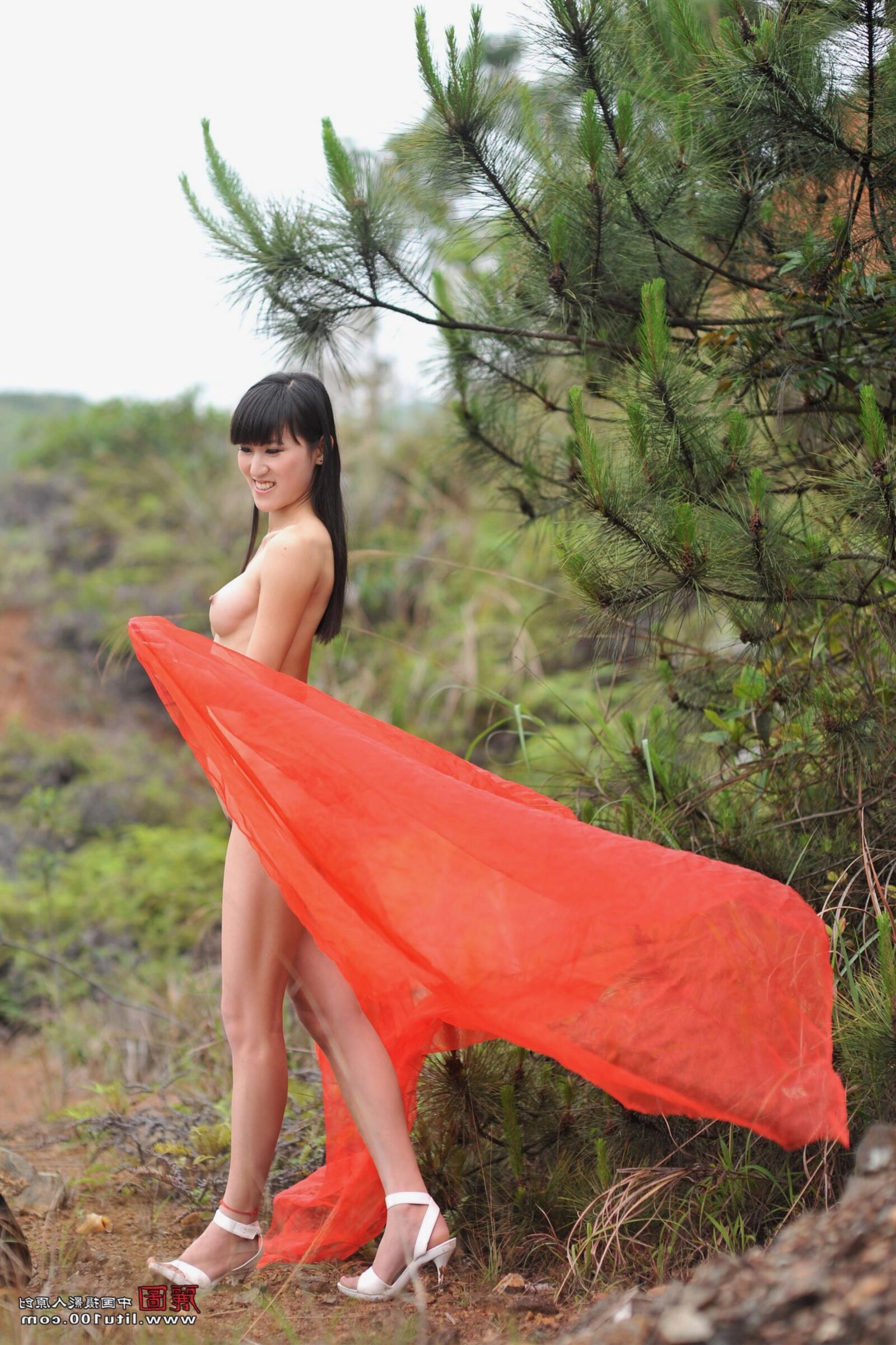 Litu HUAN Sexy in the outdoors