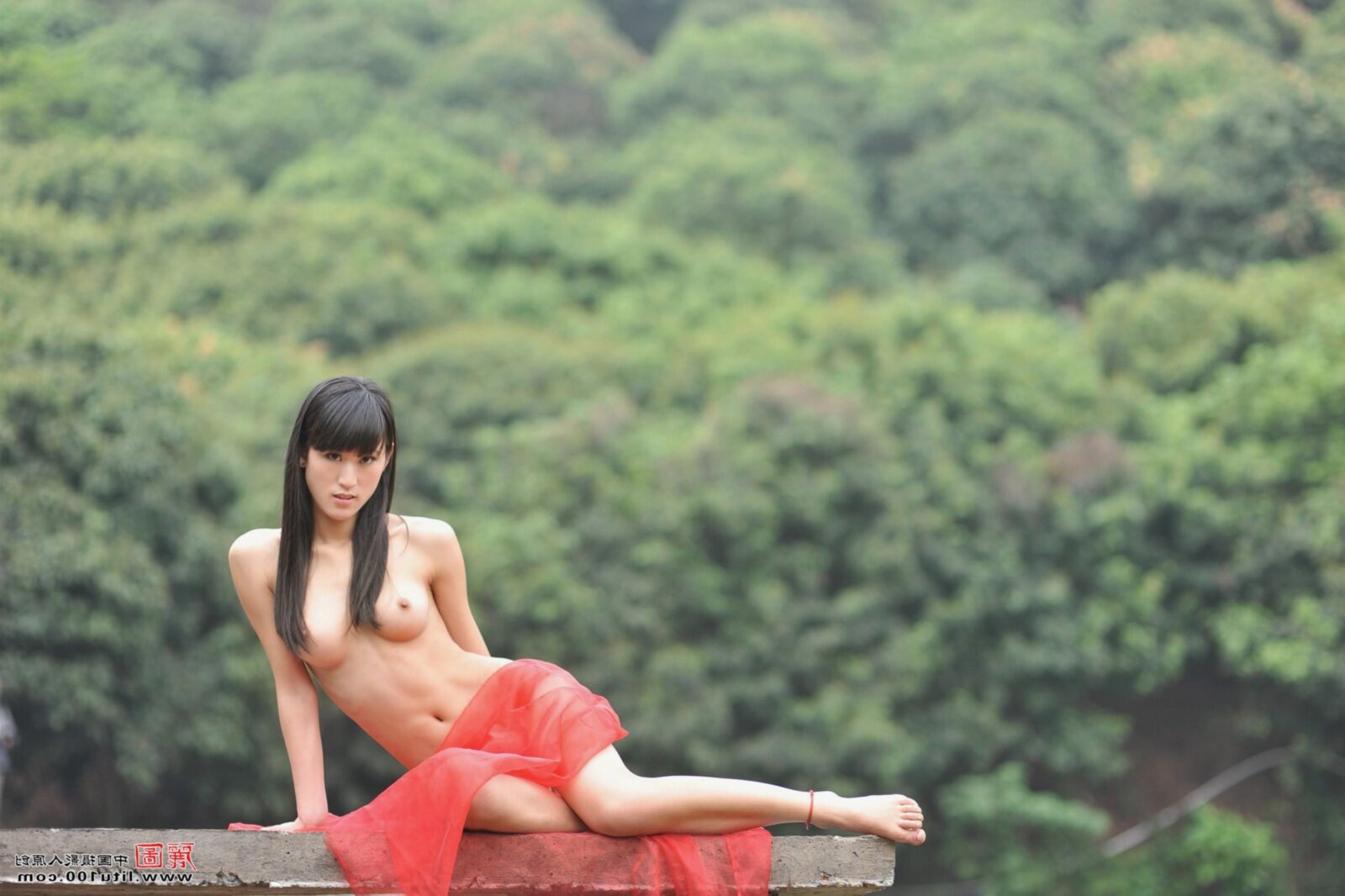 Litu HUAN Sexy in the outdoors