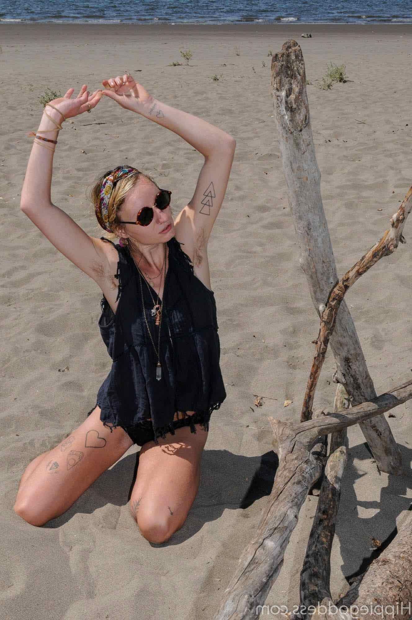 Hippiegoddess Andrómeda Sexier cuando está desnuda