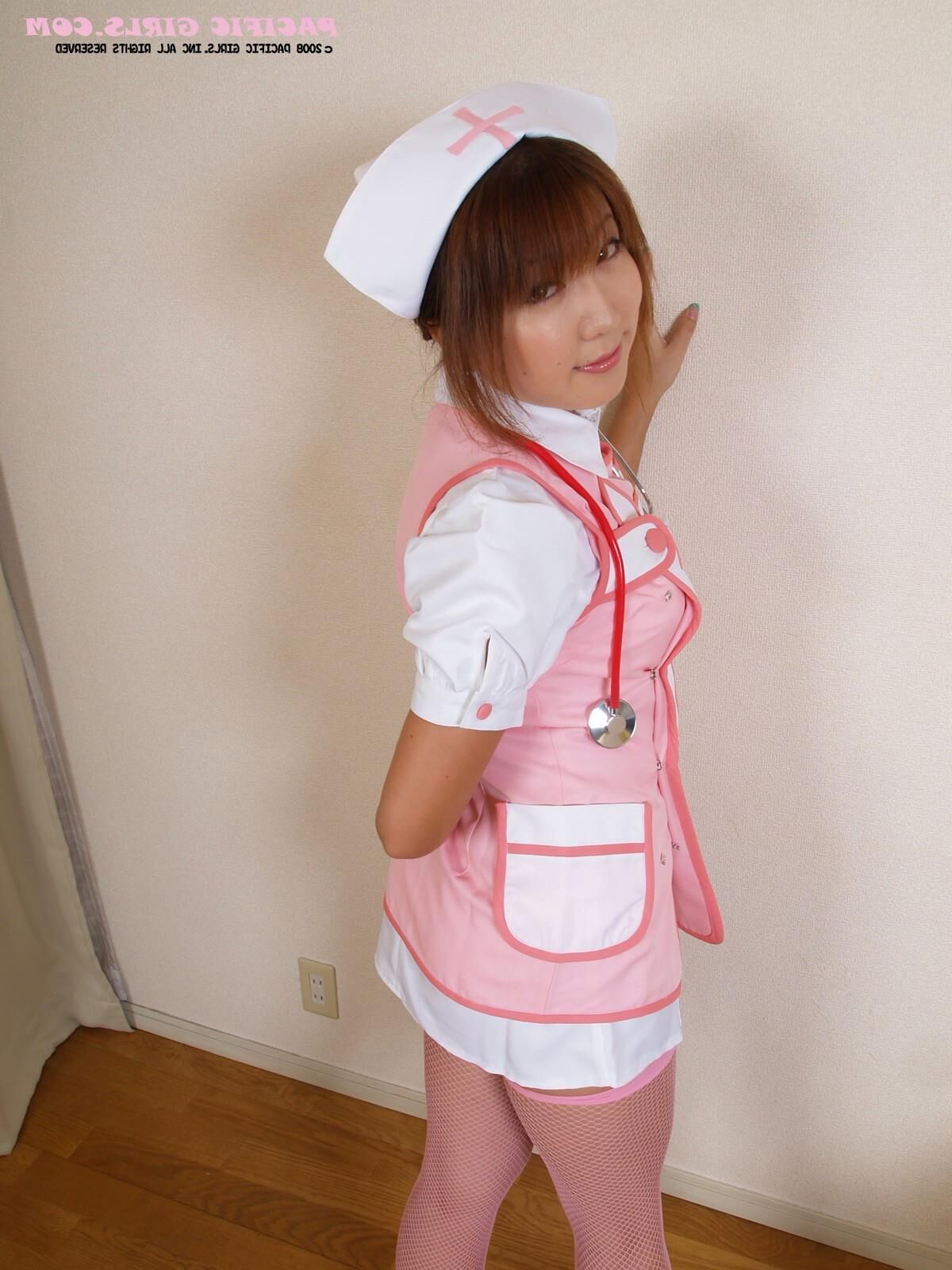 Pacificgirls Megumi son étudiante infirmière devoirs