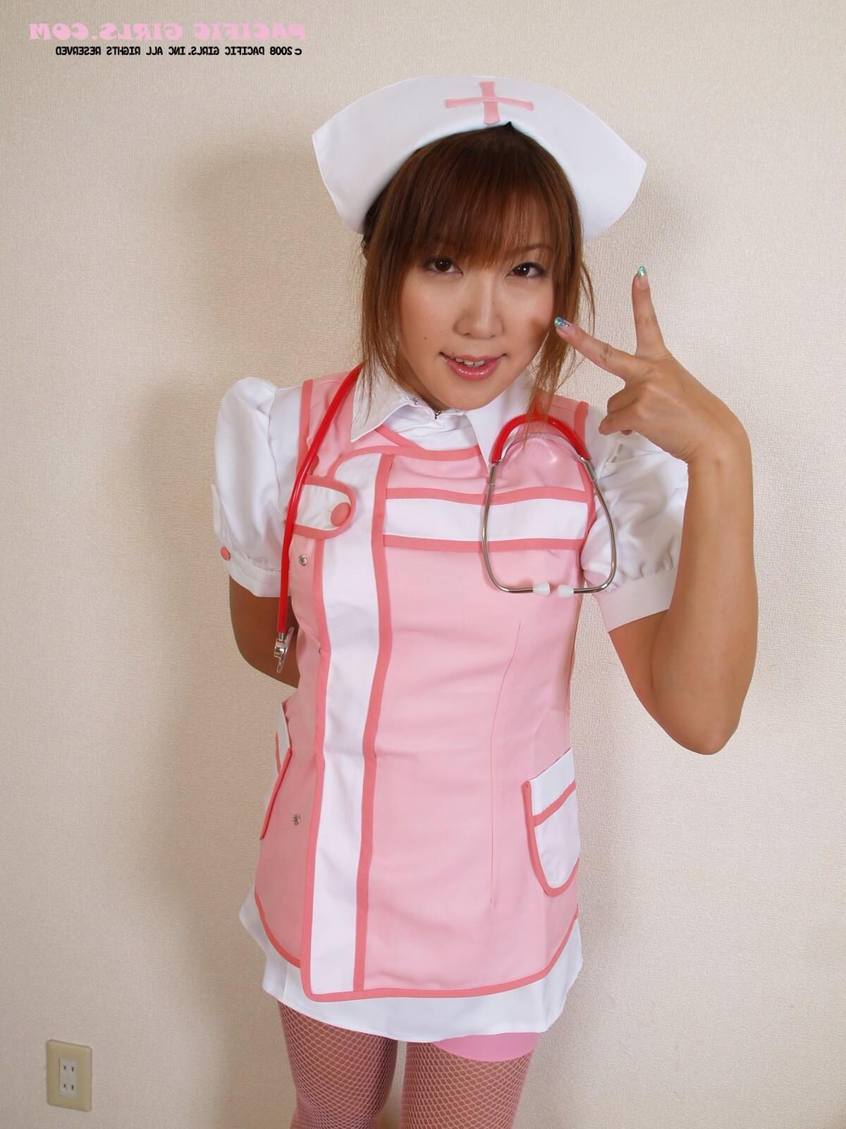 Pacificgirls Megumi son étudiante infirmière devoirs