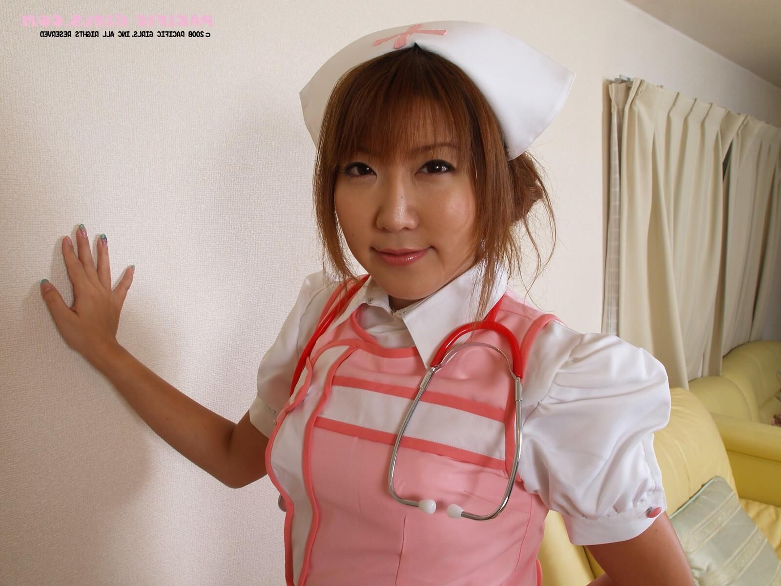 Pacificgirls Megumi son étudiante infirmière devoirs